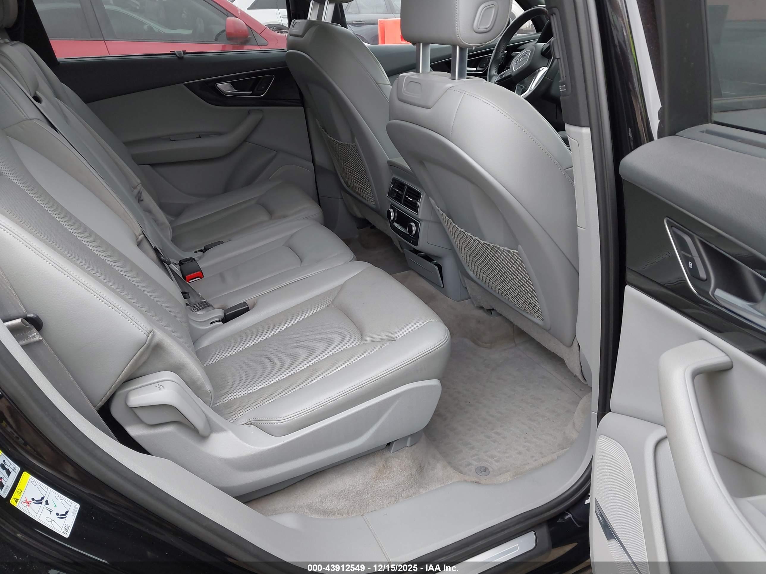 AUDI Q7 image 8