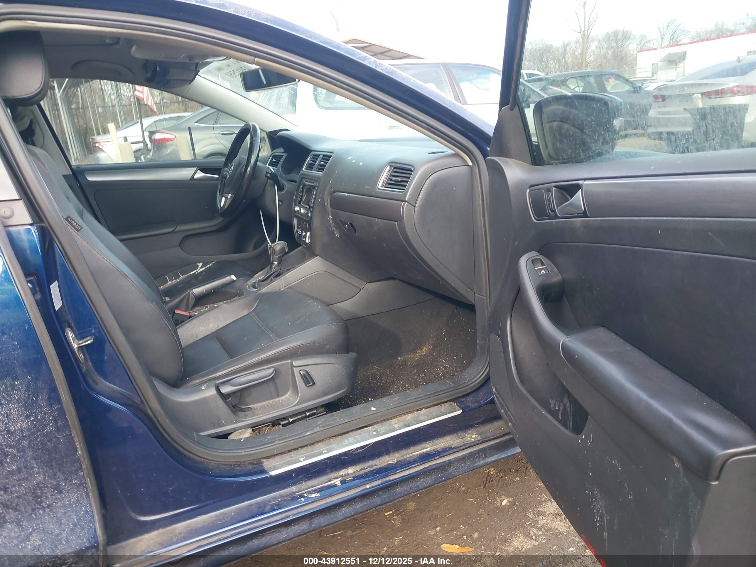 VOLKSWAGEN JETTA image 5