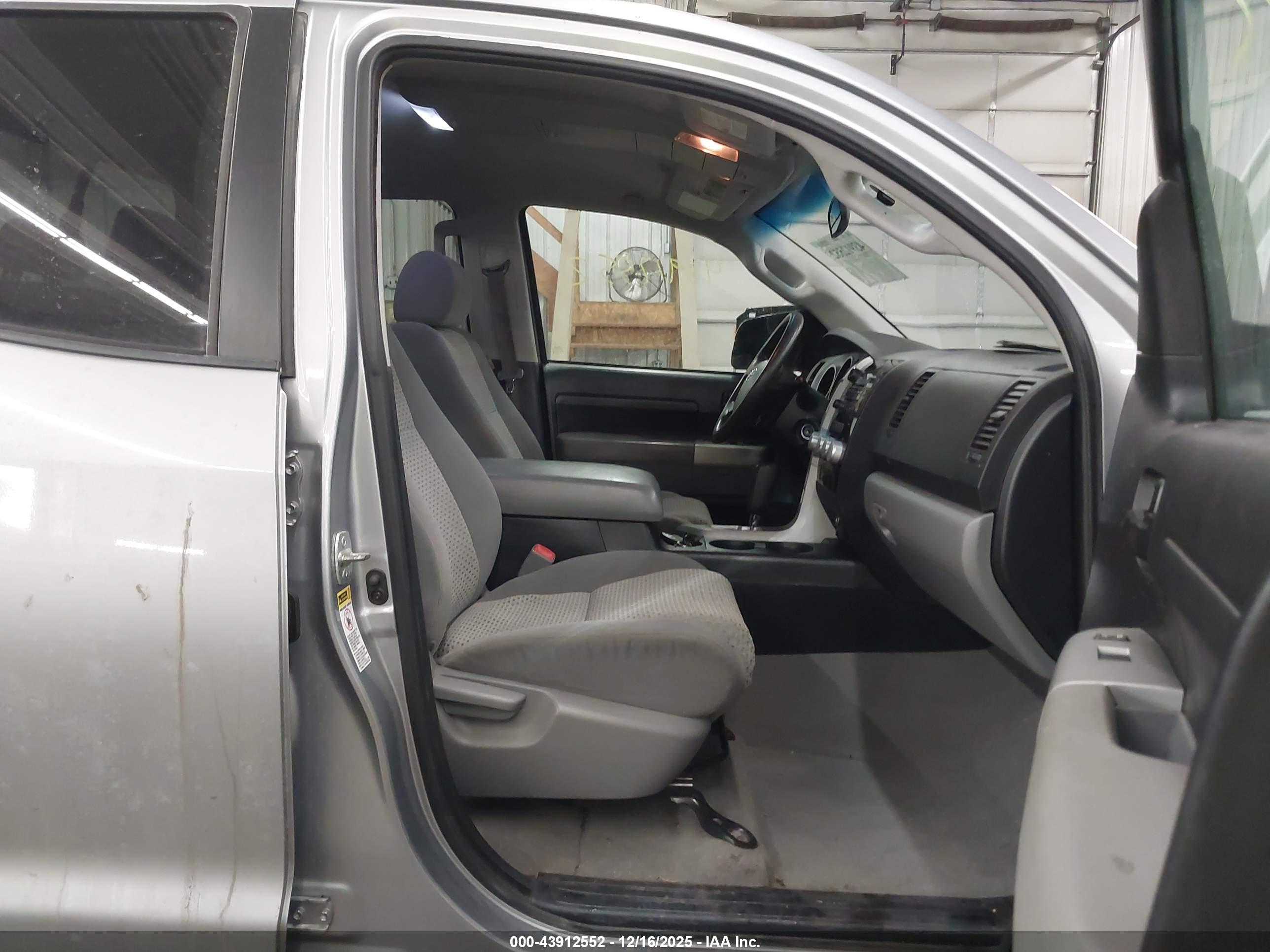TOYOTA TUNDRA image 5