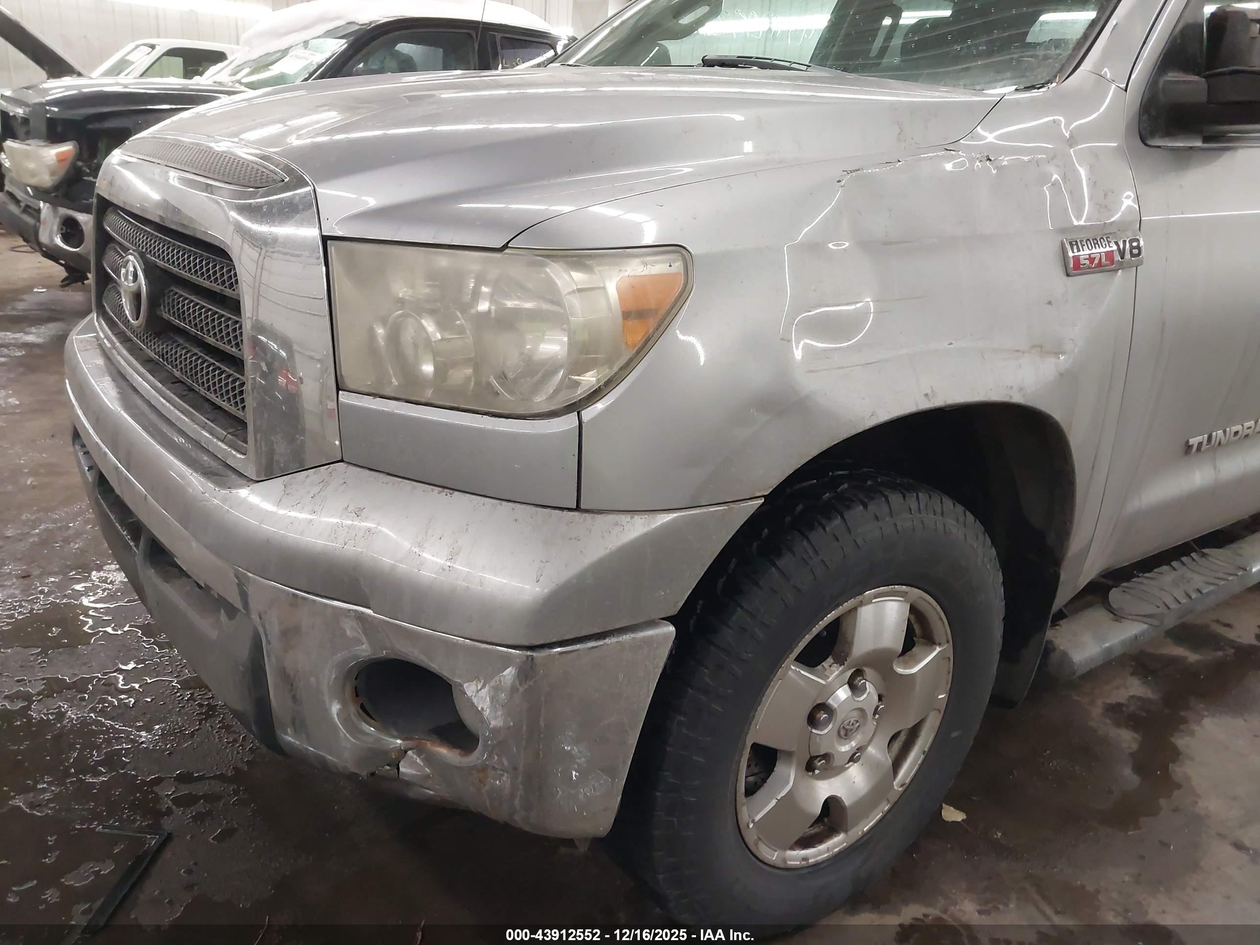 TOYOTA TUNDRA image 6