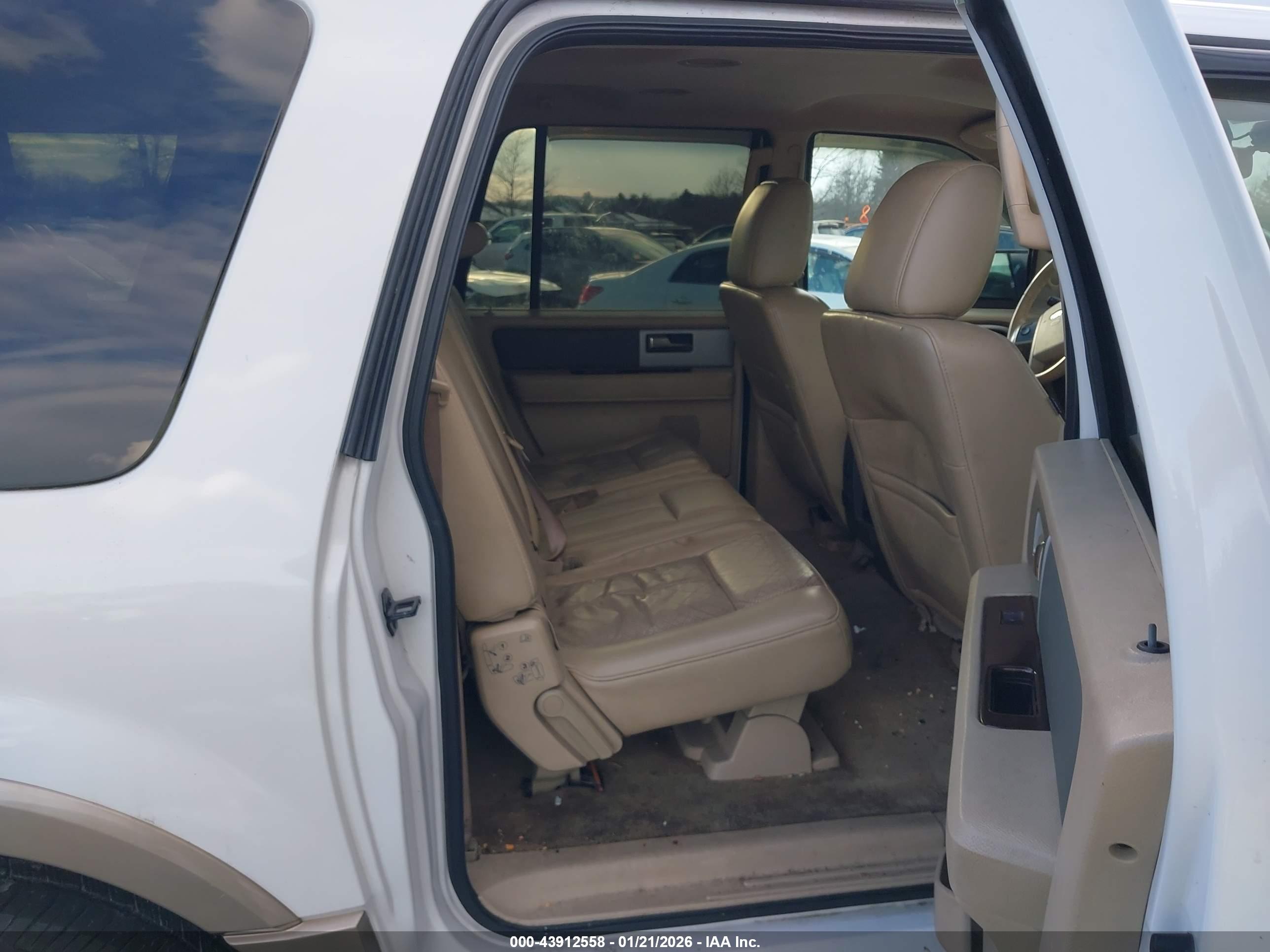 FORD EXPEDITION image 8