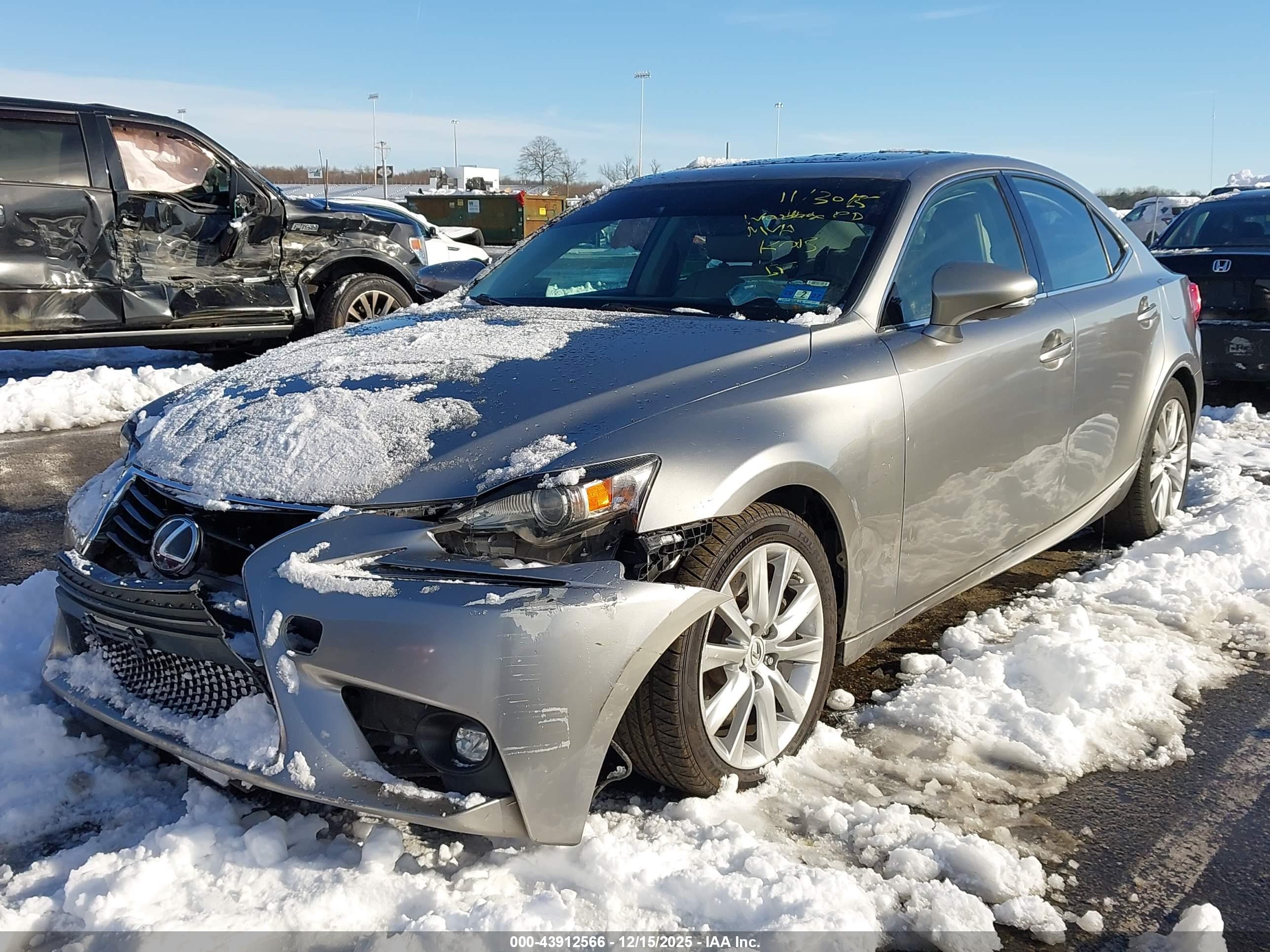 LEXUS IS image 2