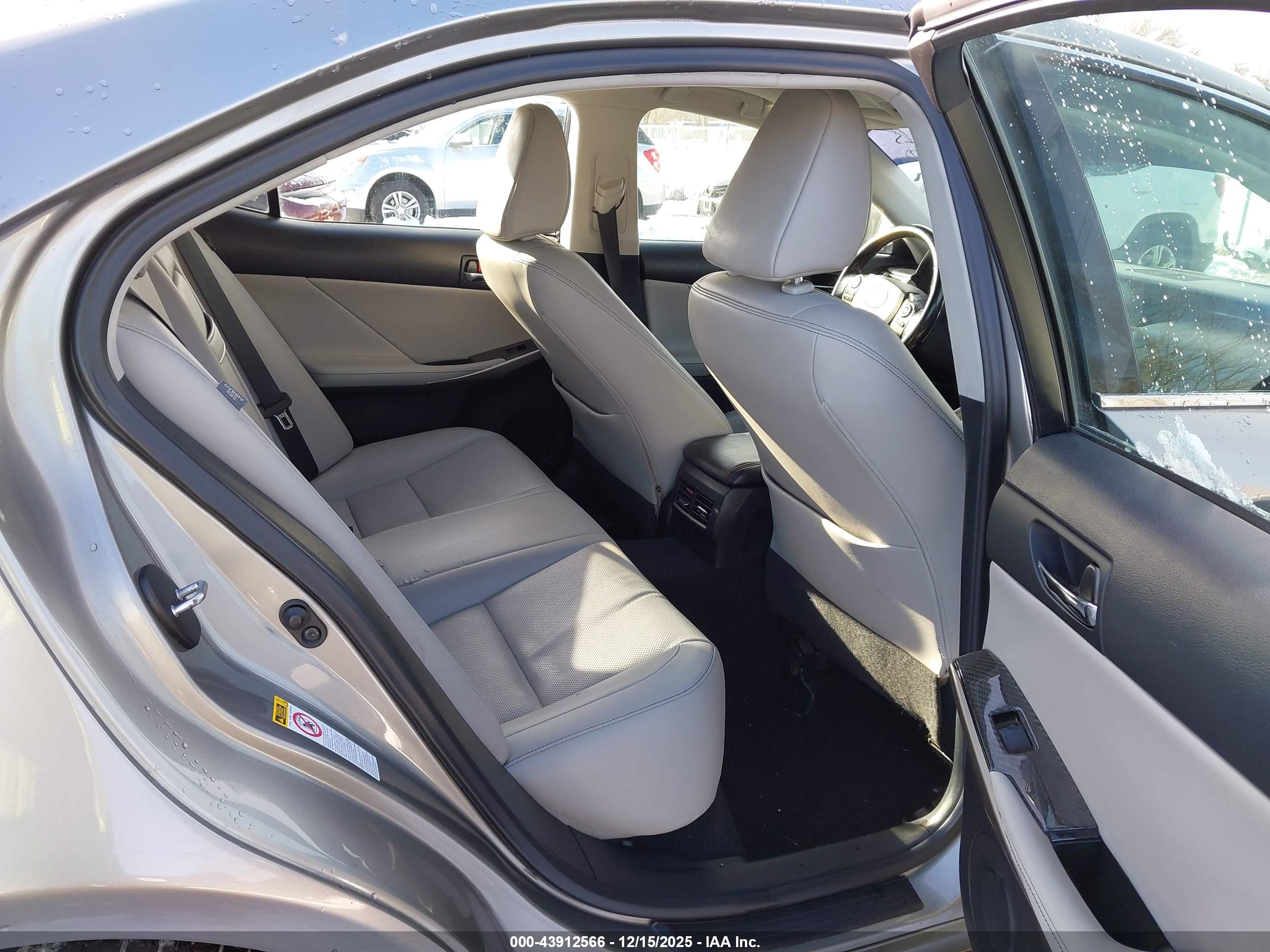 LEXUS IS image 8