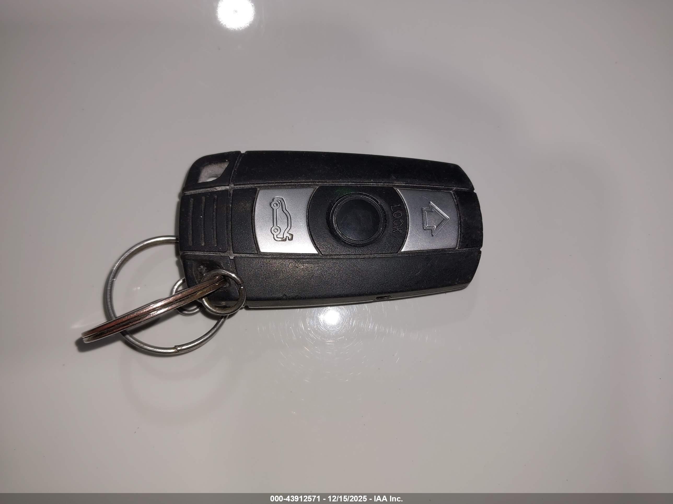 BMW 528XI image 11