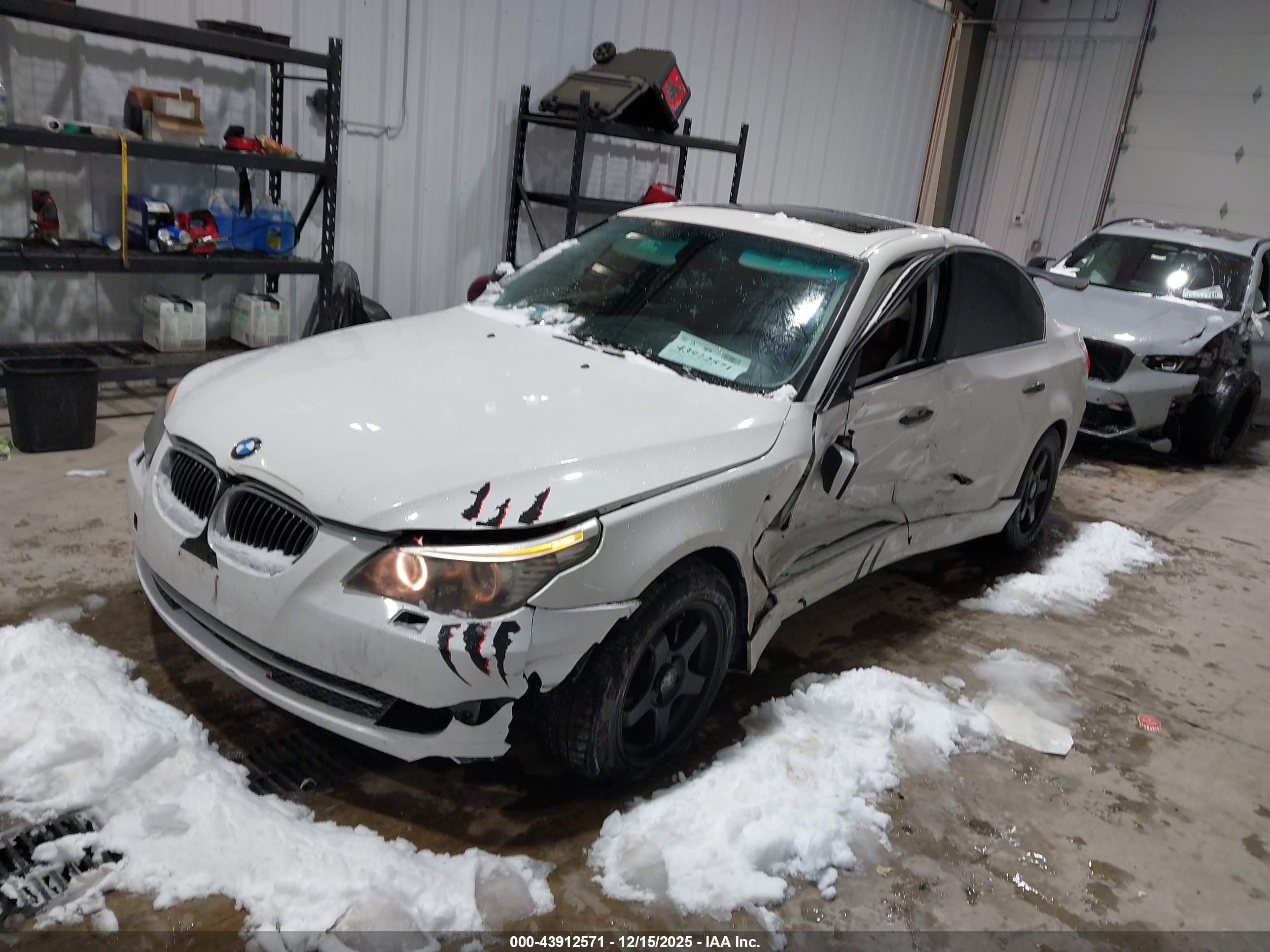 BMW 528XI image 2