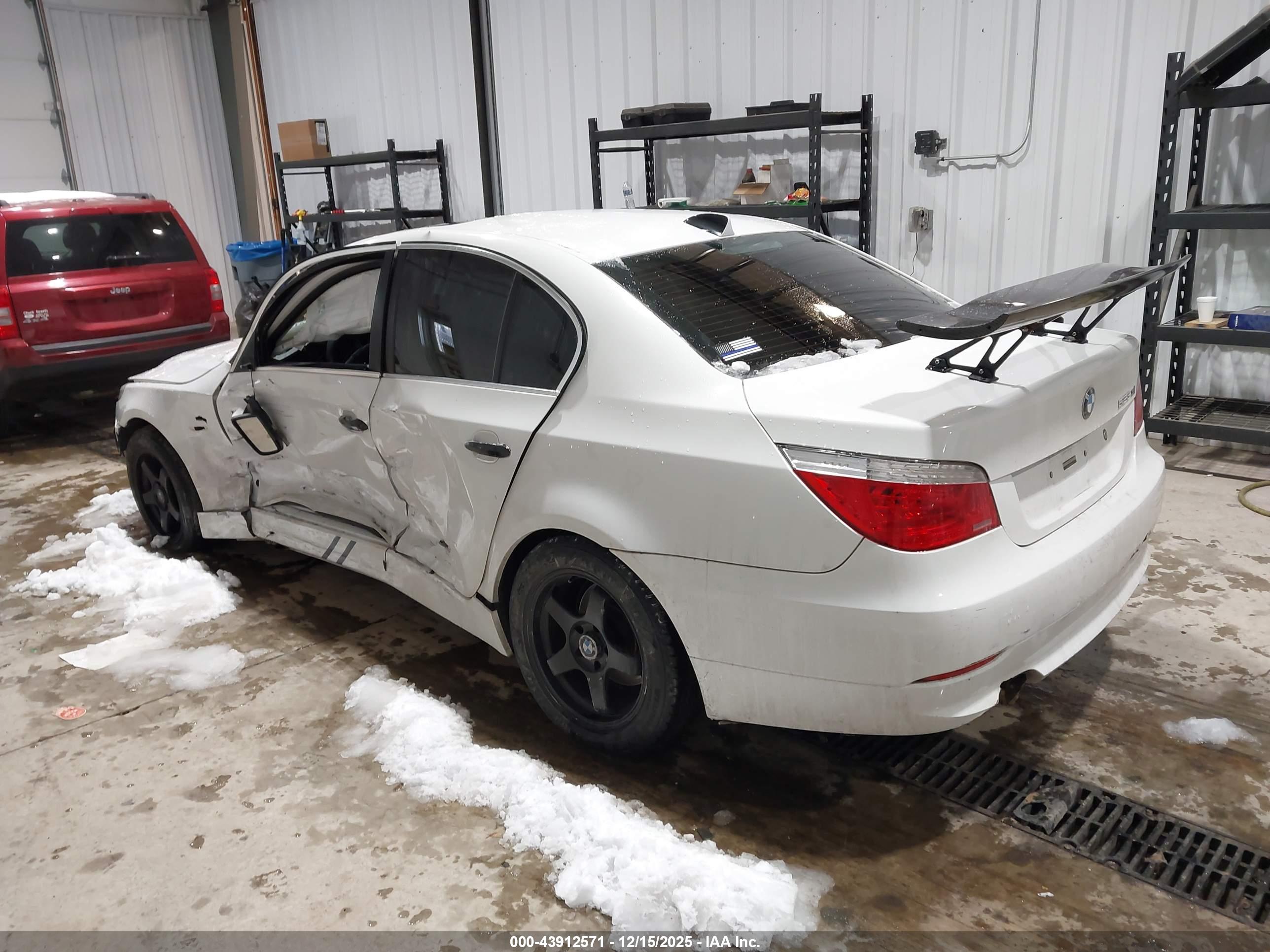 BMW 528XI image 3