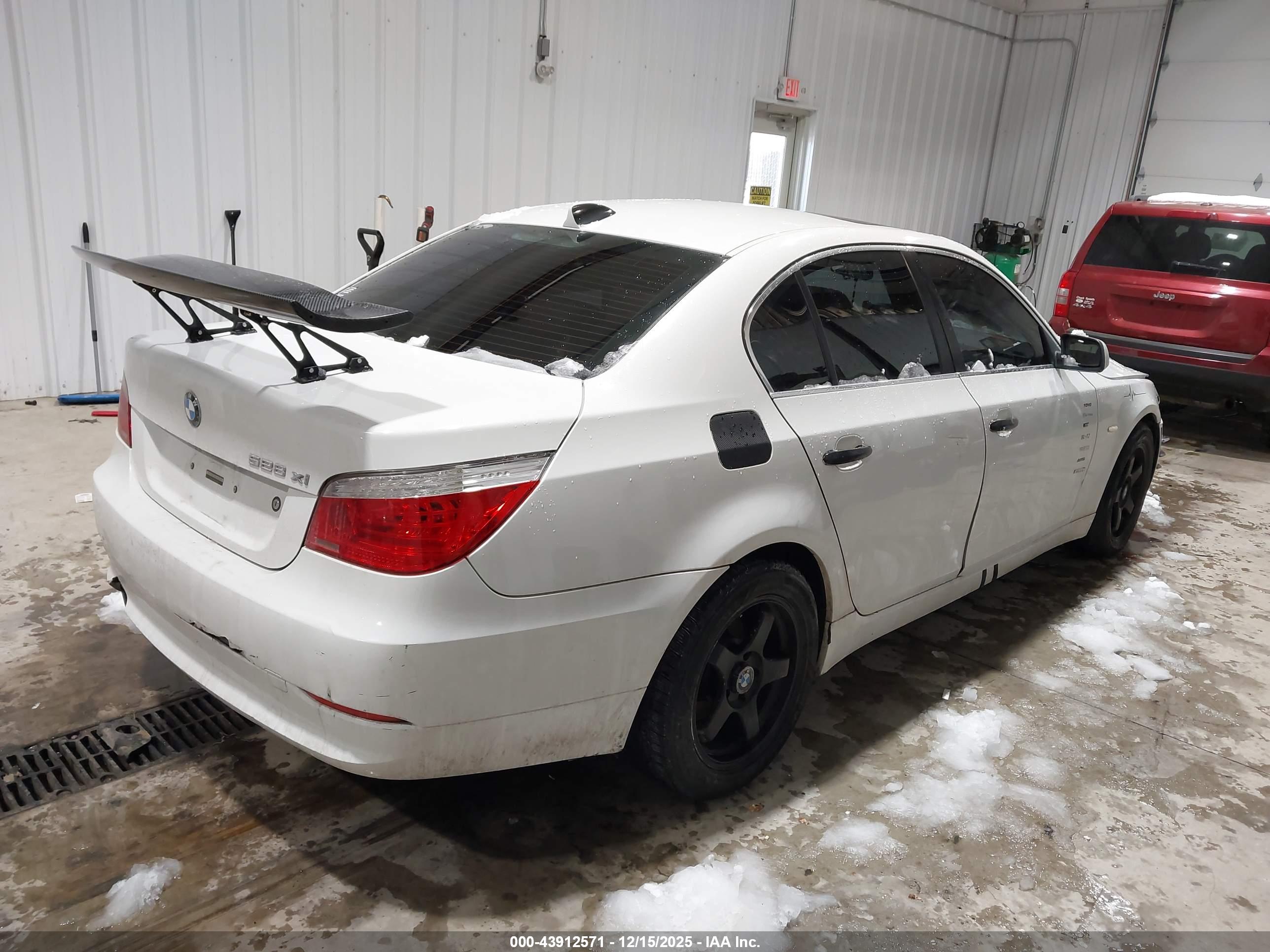 BMW 528XI image 4