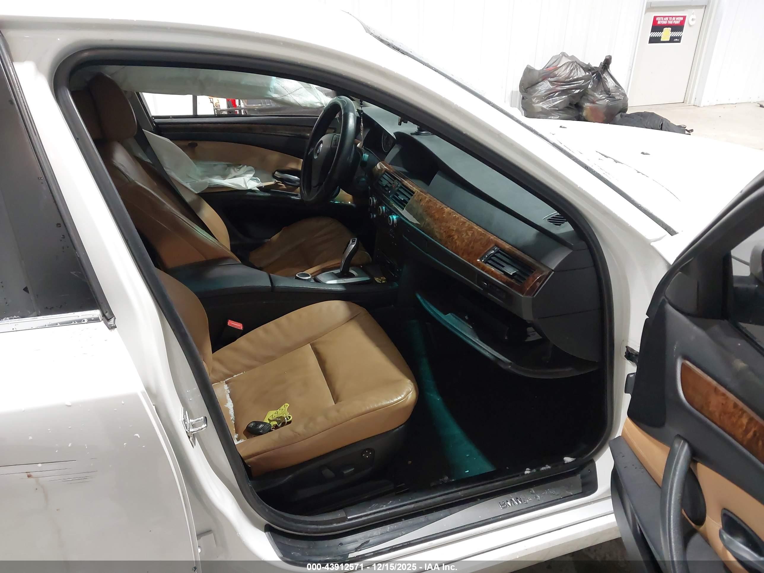 BMW 528XI image 5