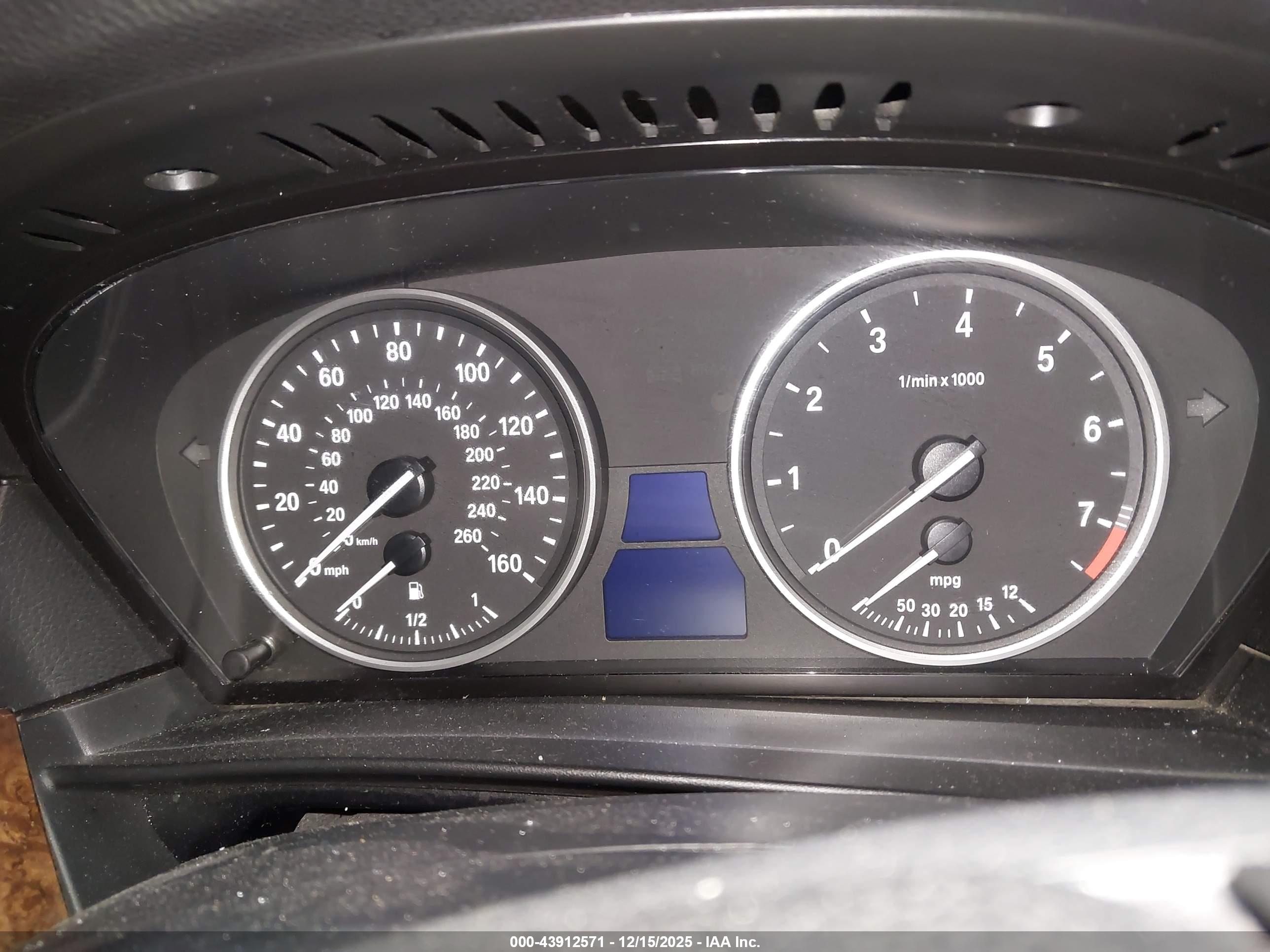 BMW 528XI image 7
