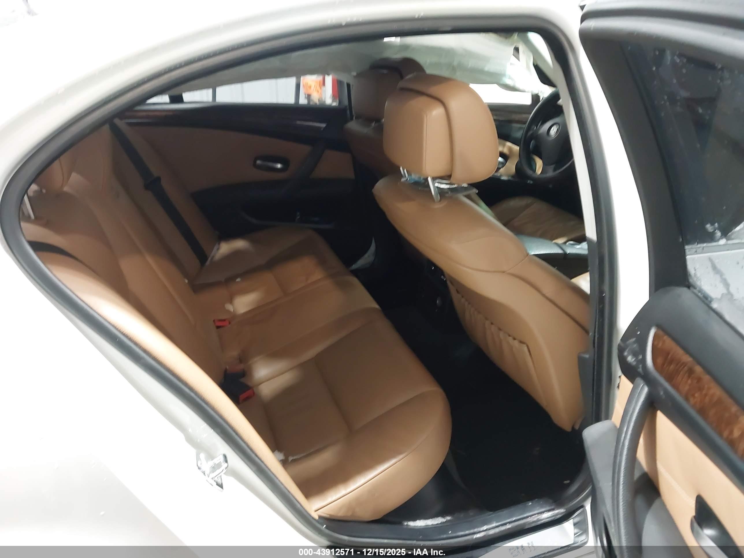 BMW 528XI image 8