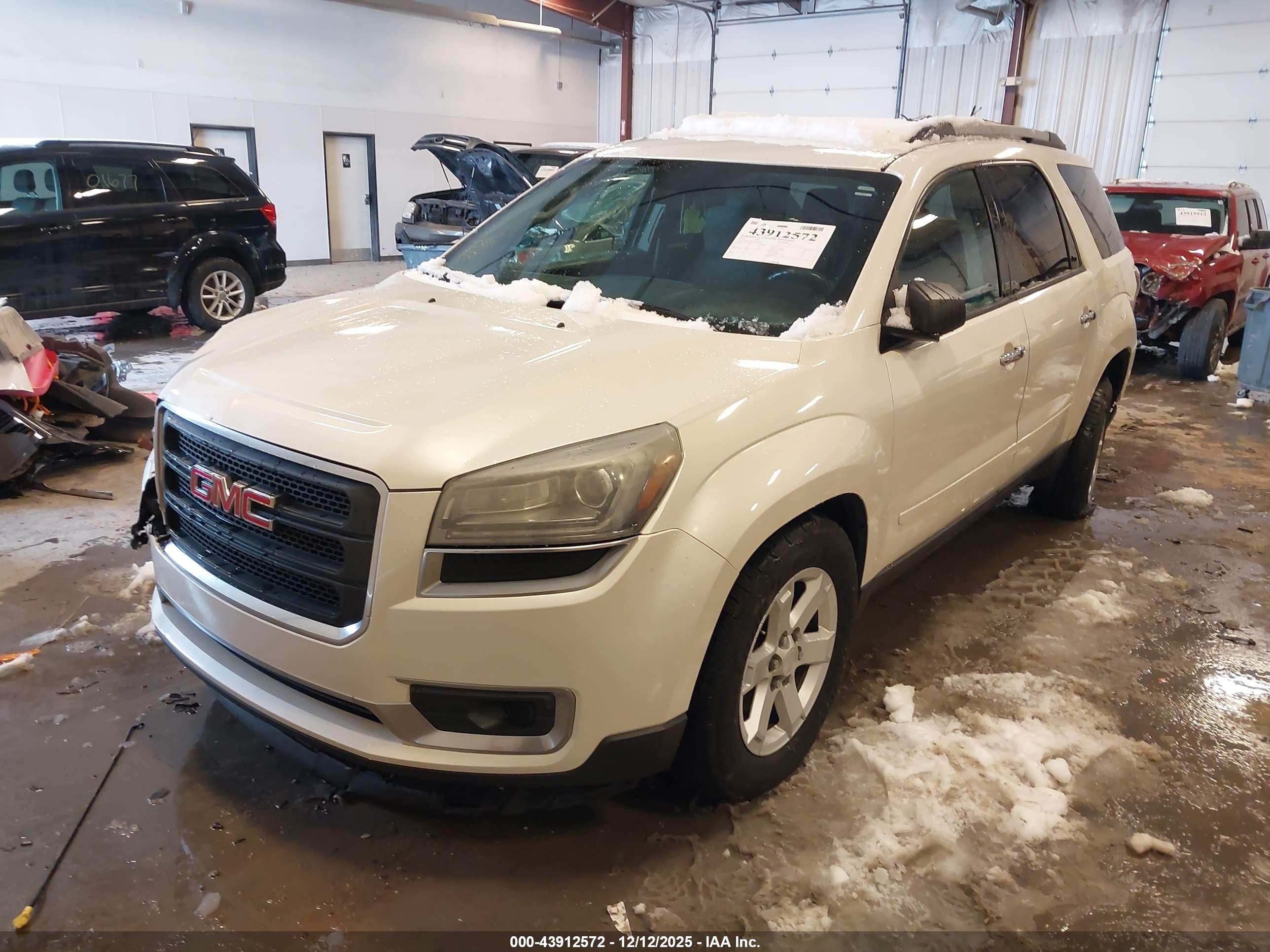 GMC ACADIA image 2