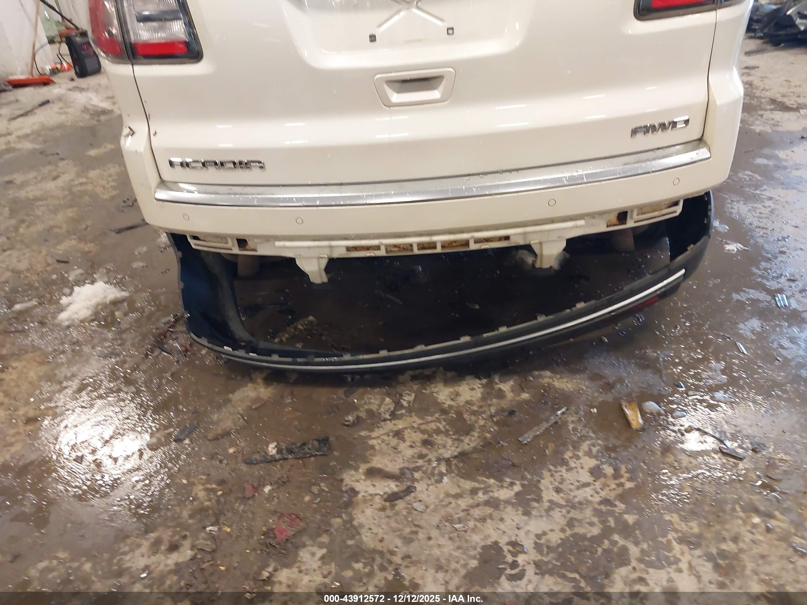 GMC ACADIA image 6