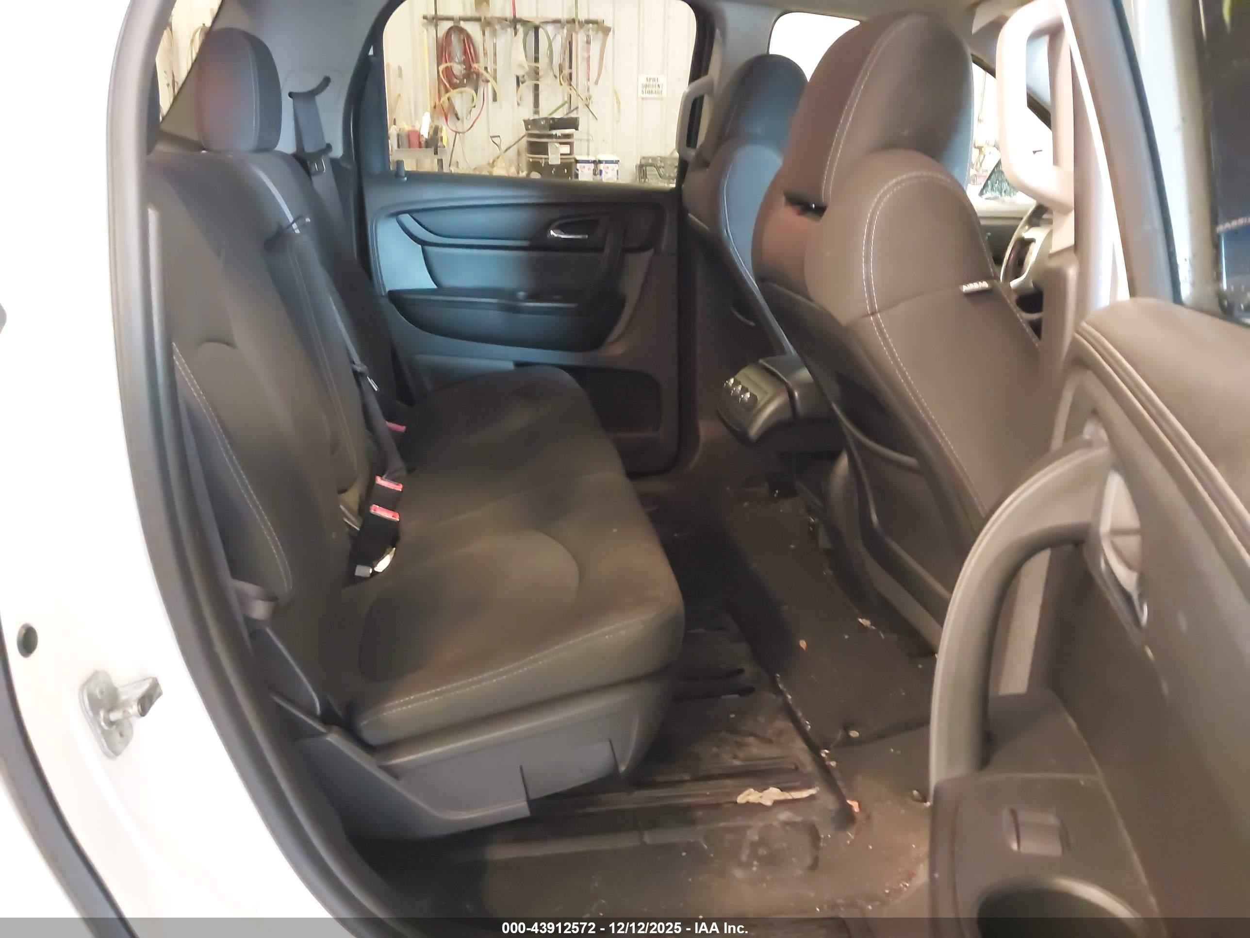 GMC ACADIA image 8