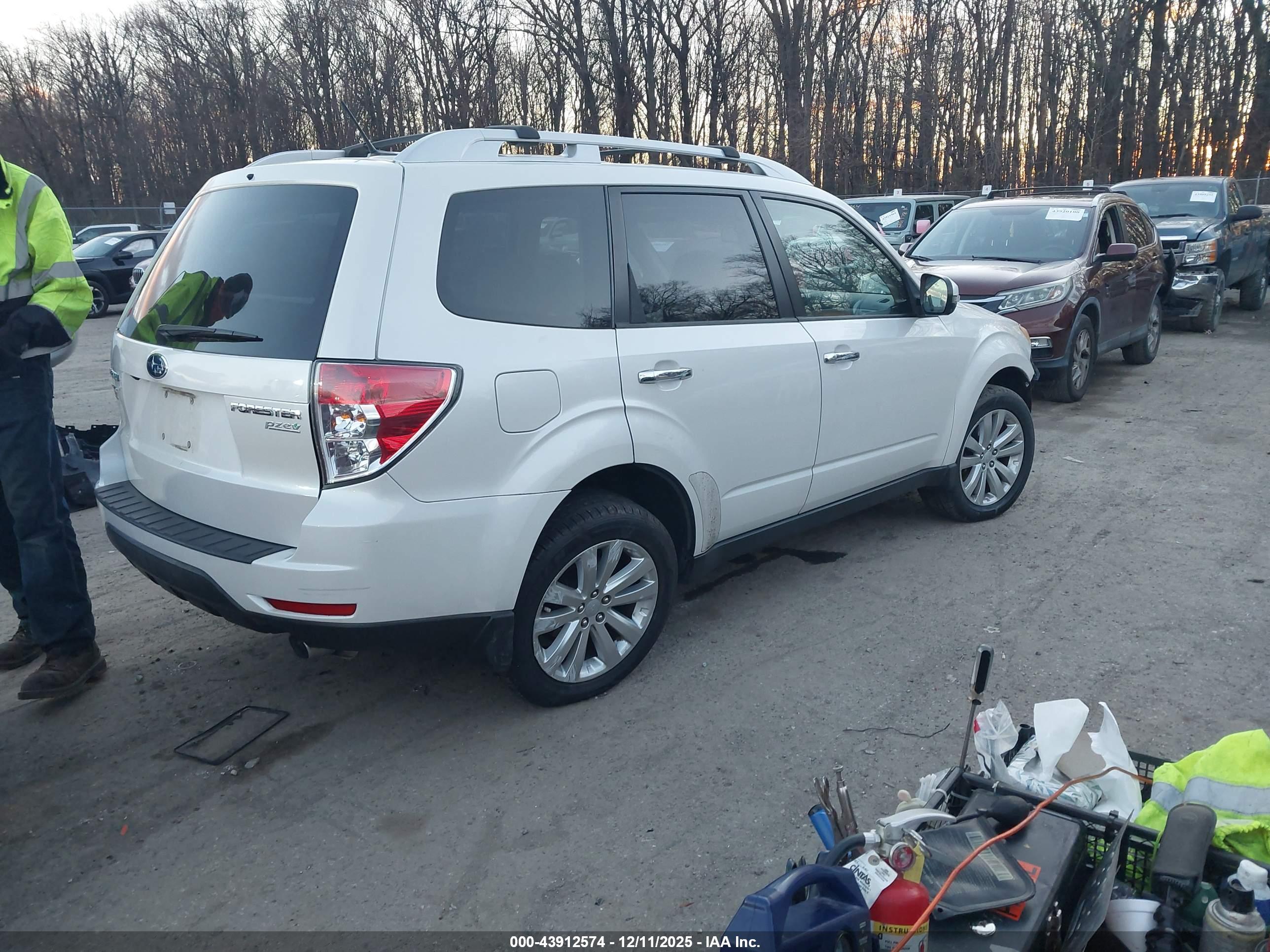 SUBARU FORESTER image 4
