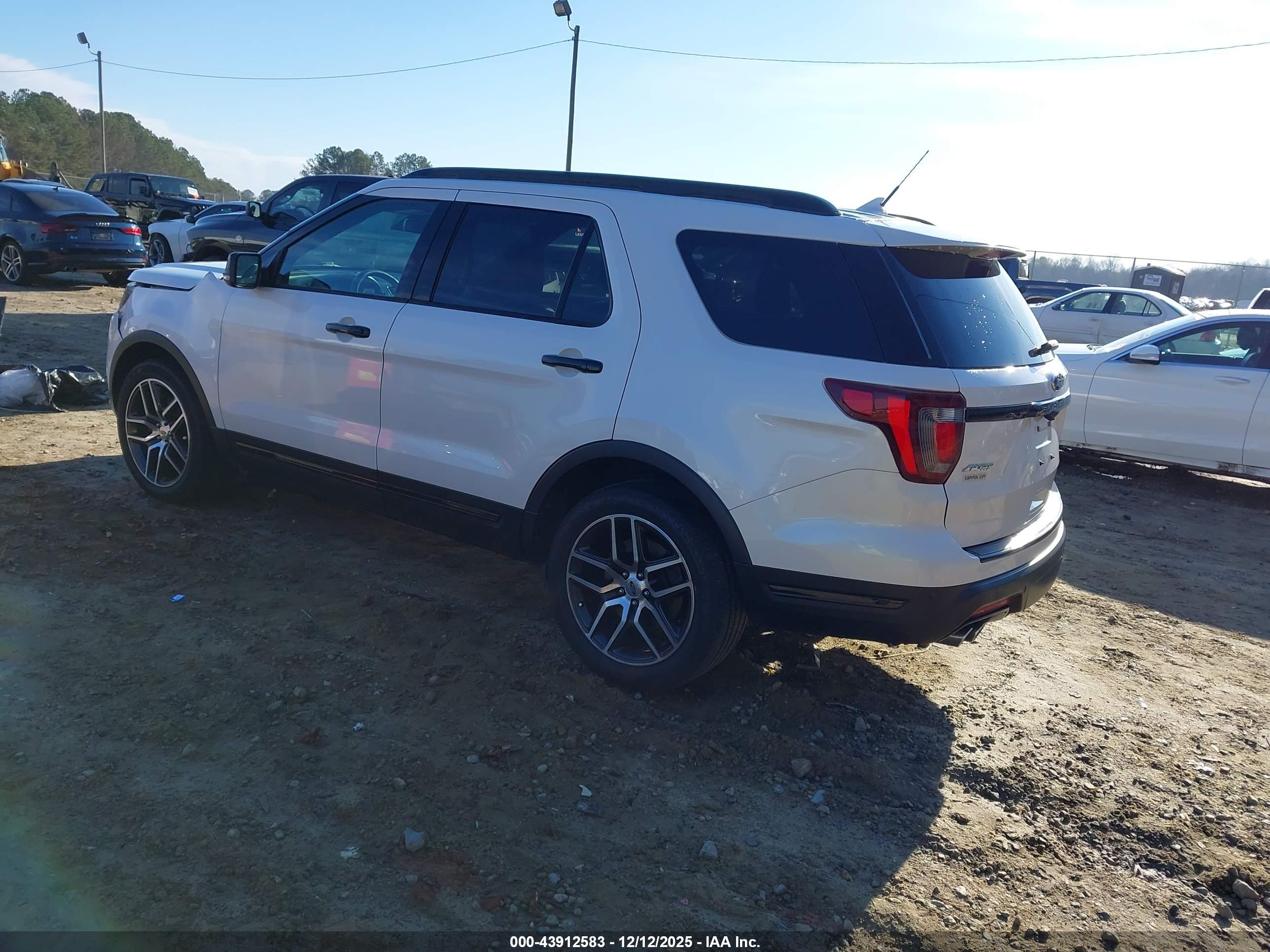 FORD EXPLORER image 3
