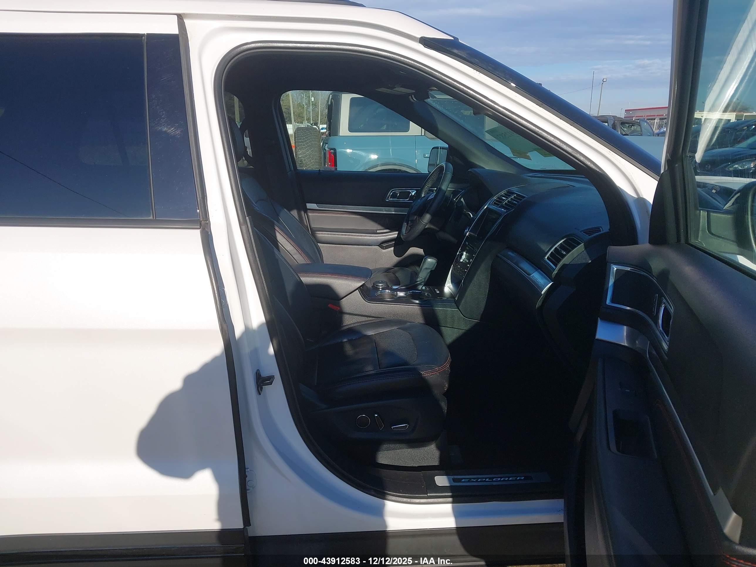 FORD EXPLORER image 5