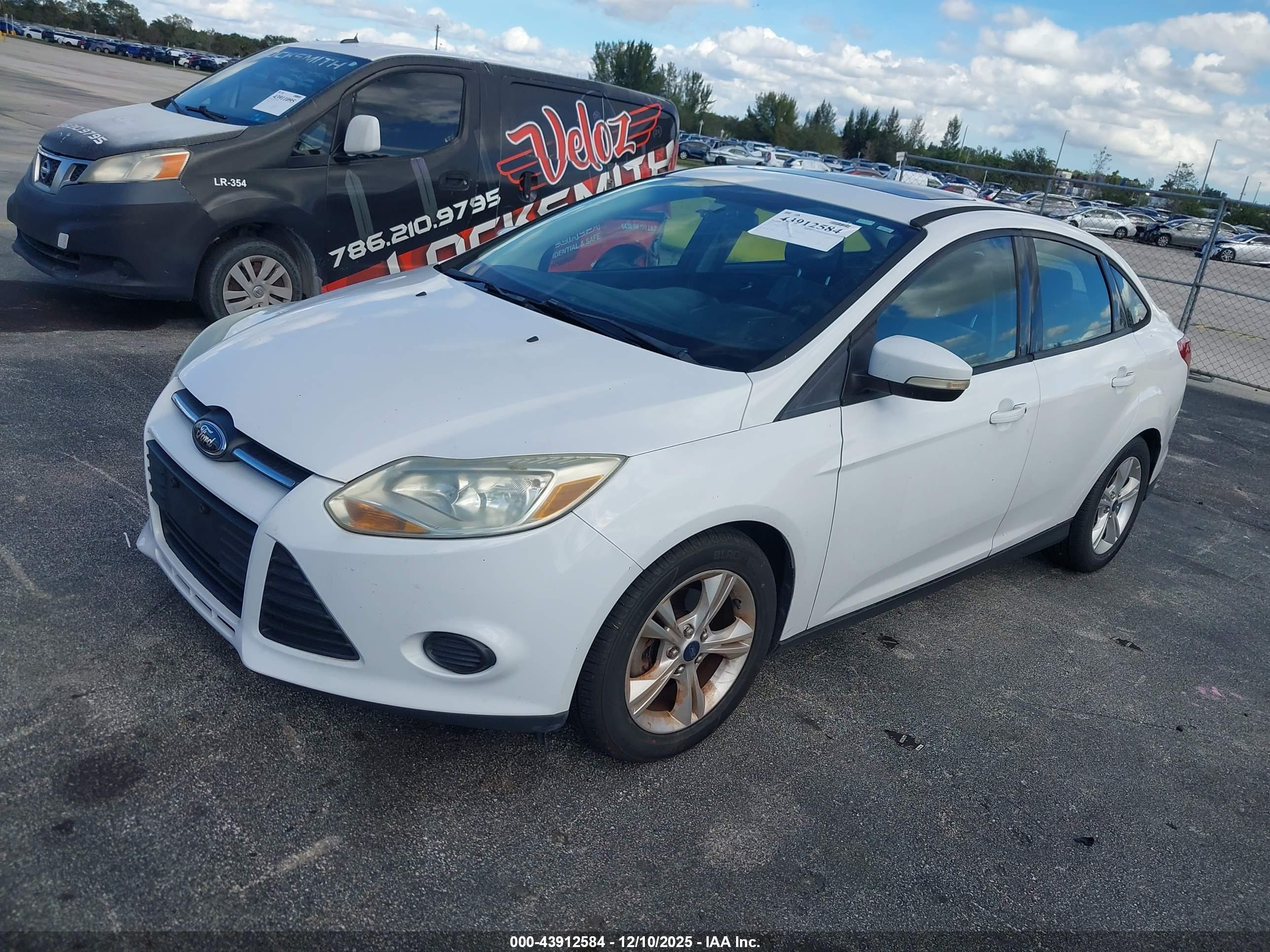 FORD FOCUS image 2