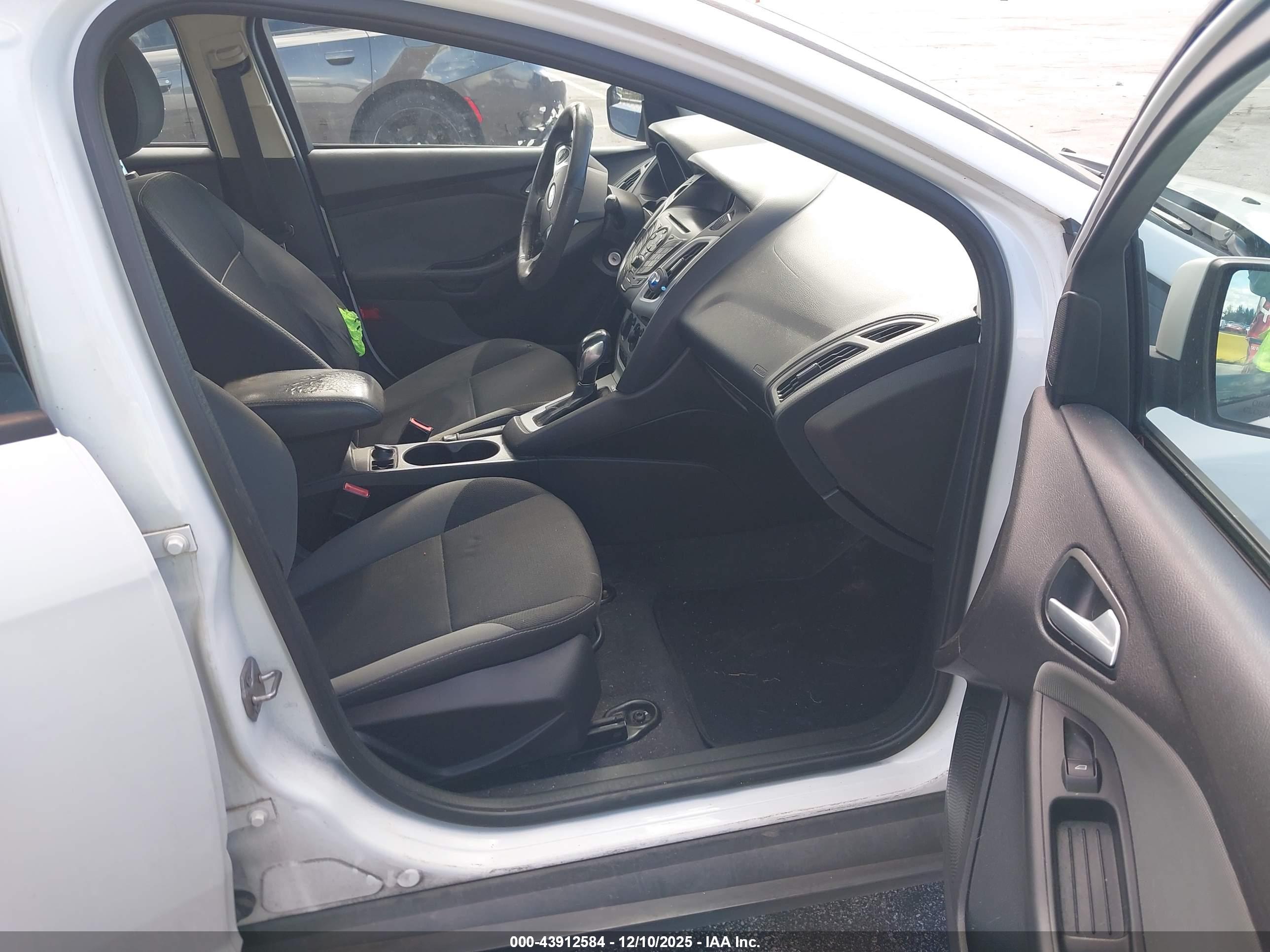 FORD FOCUS image 5