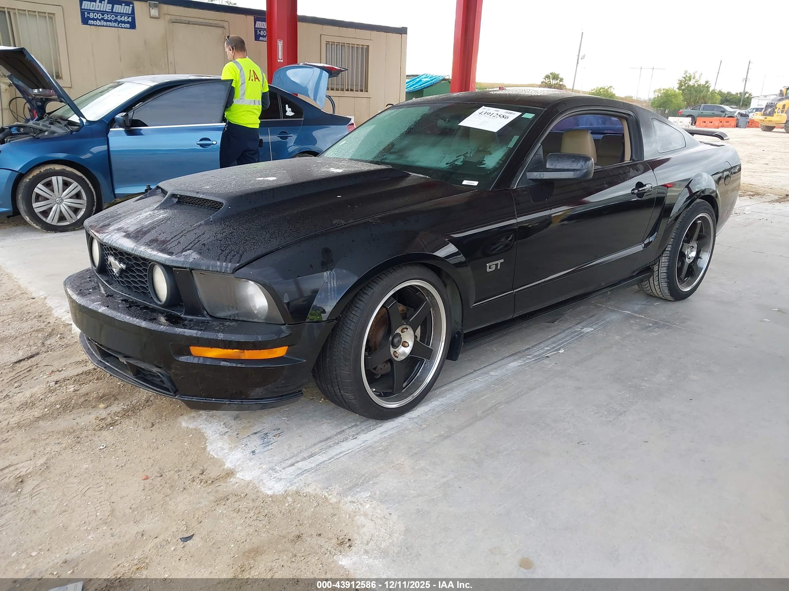 FORD MUSTANG image 2