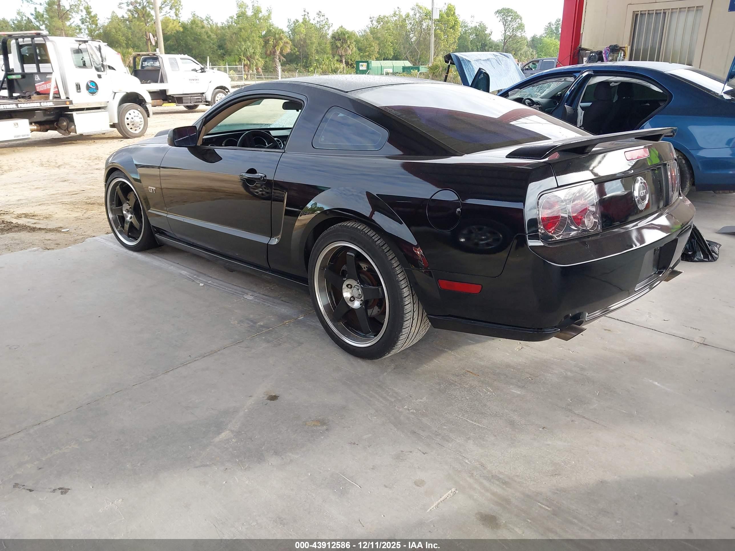 FORD MUSTANG image 3
