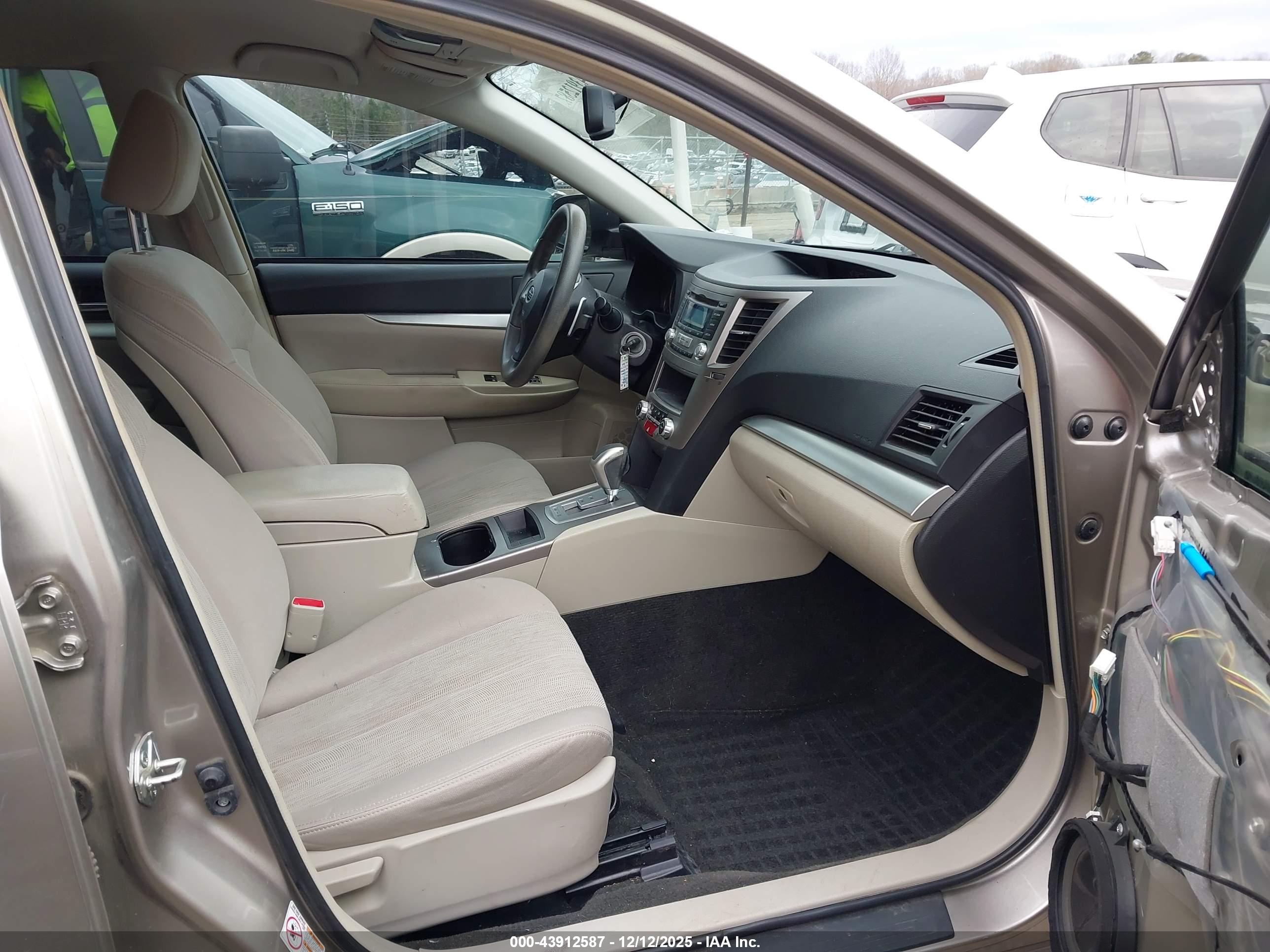 SUBARU OUTBACK image 5