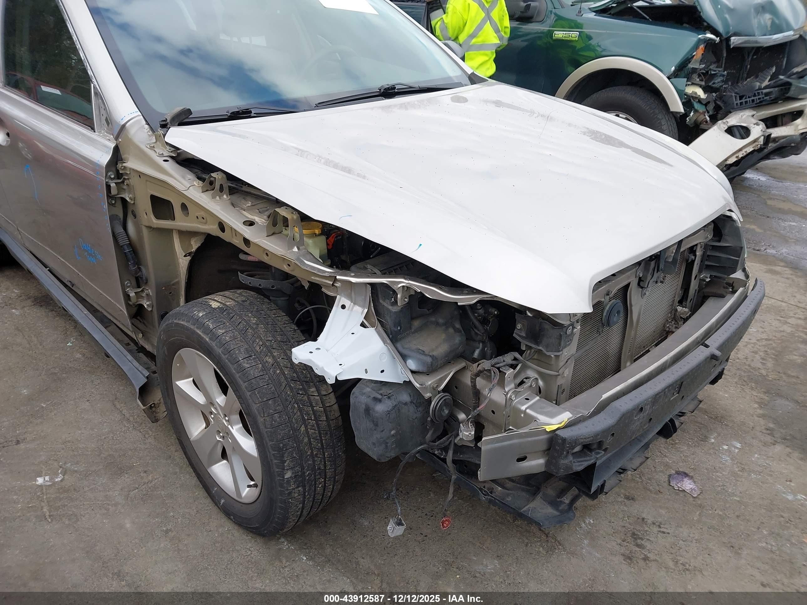 SUBARU OUTBACK image 6