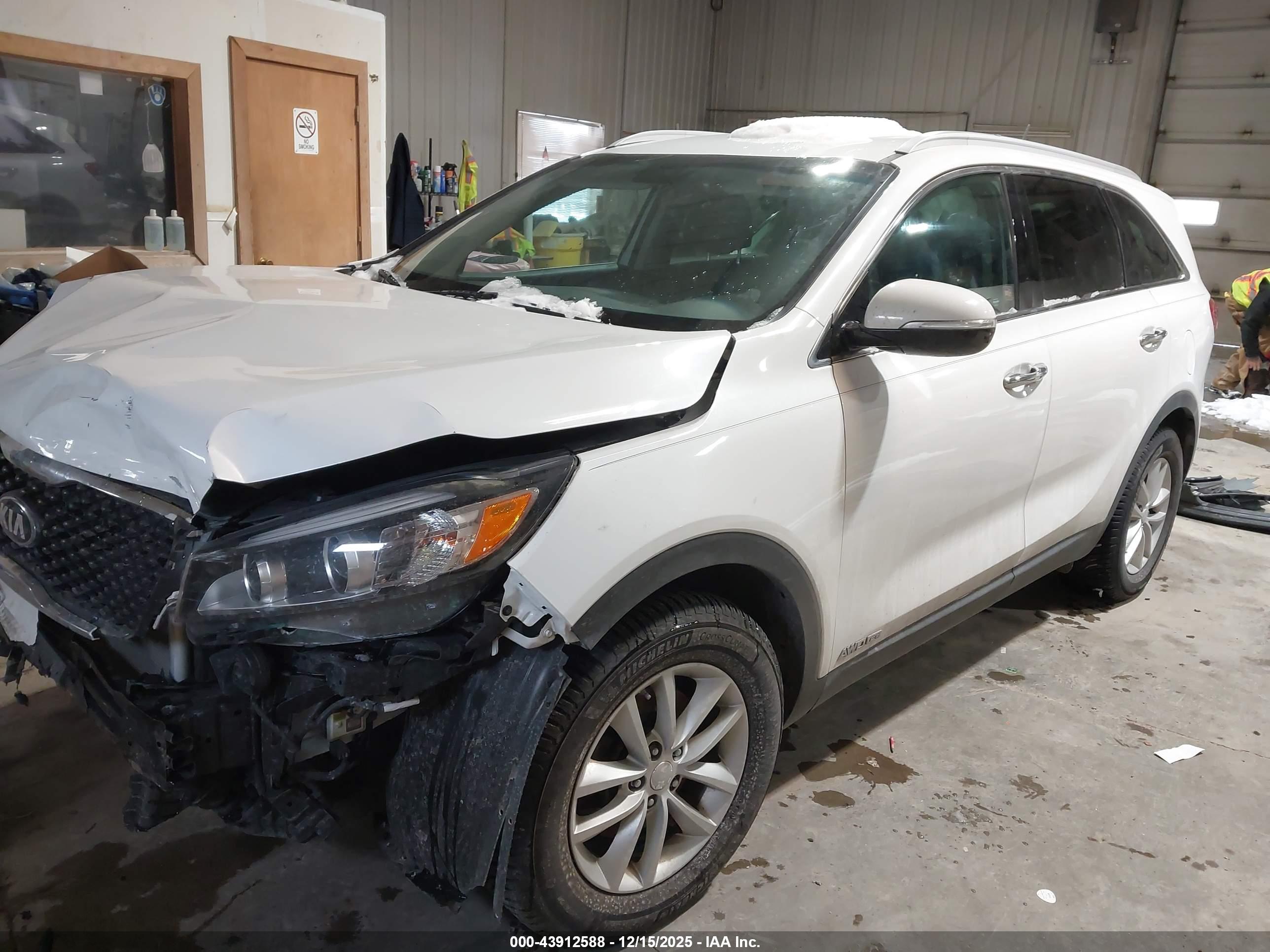 KIA SORENTO image 2