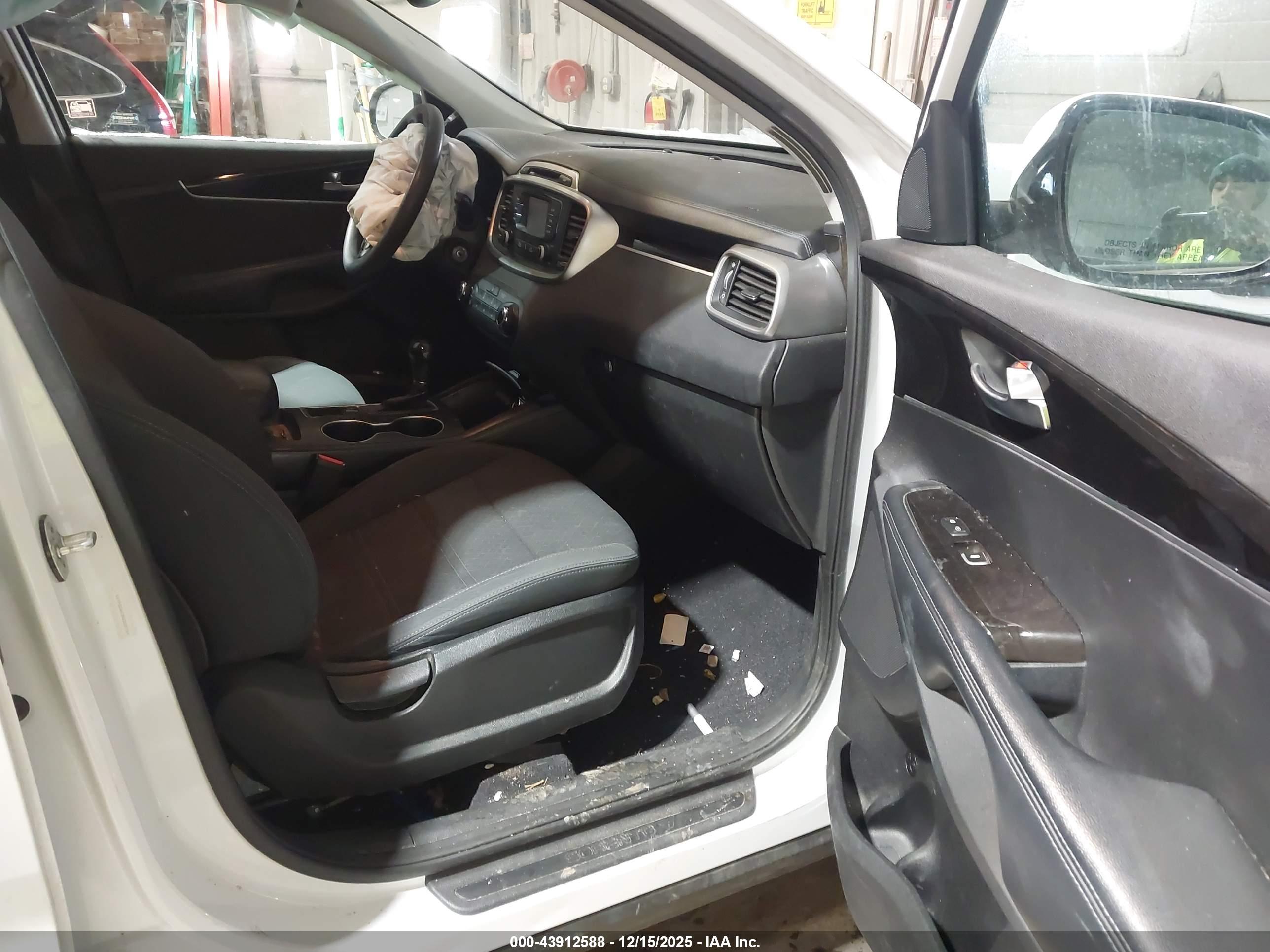 KIA SORENTO image 5