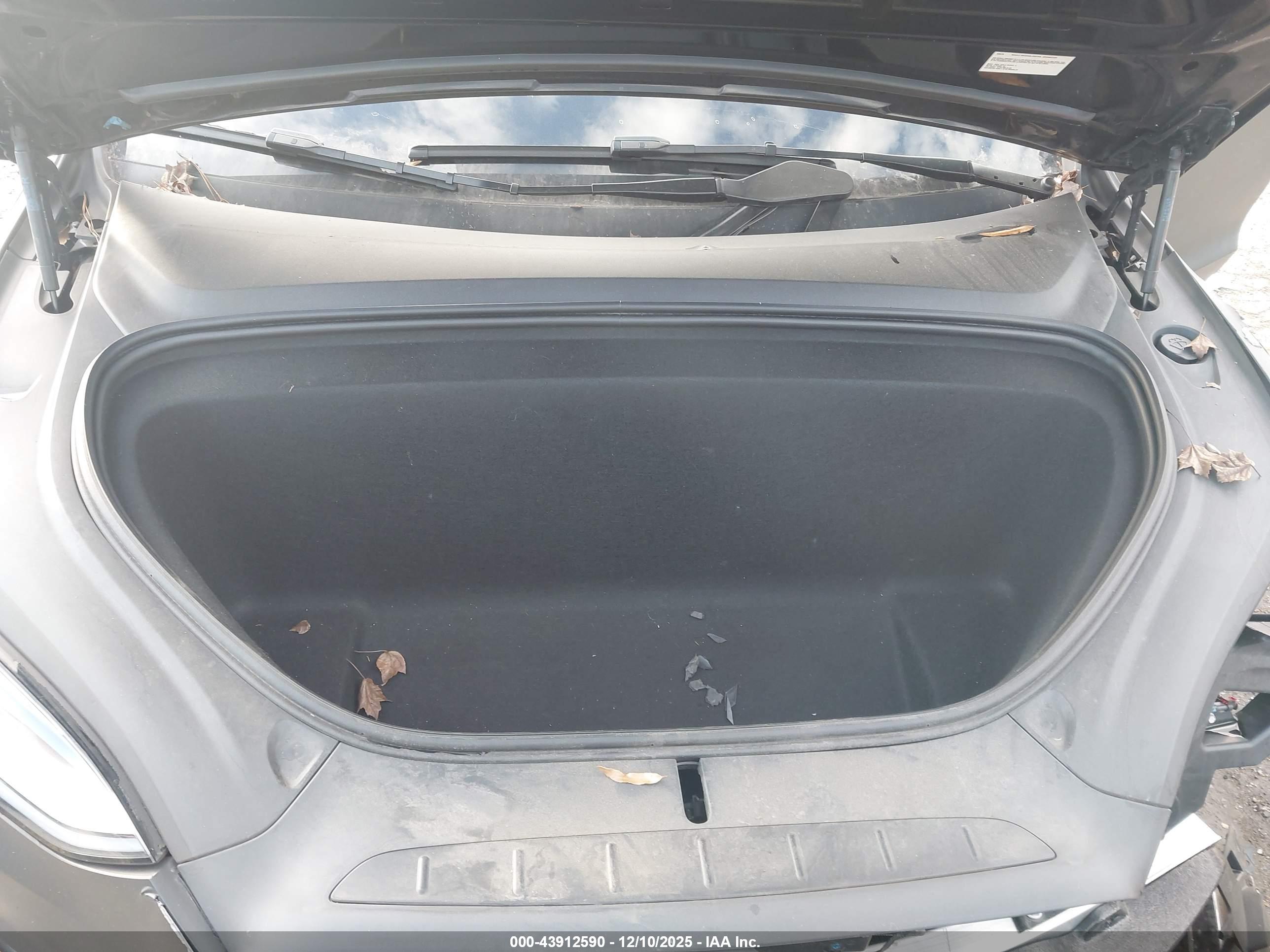 TESLA MODEL image 10