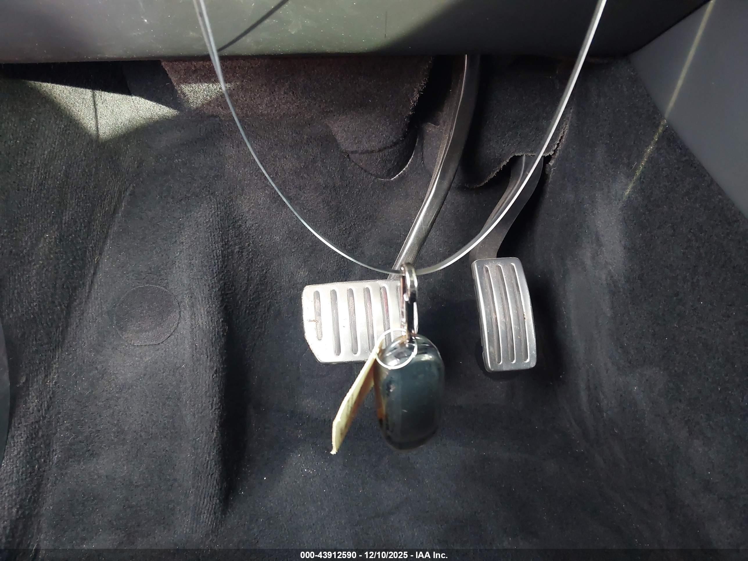 TESLA MODEL image 11