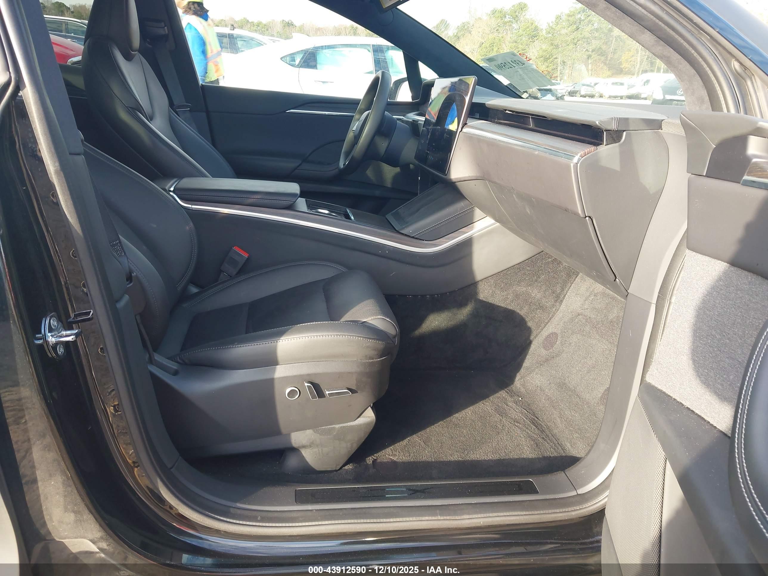 TESLA MODEL image 5