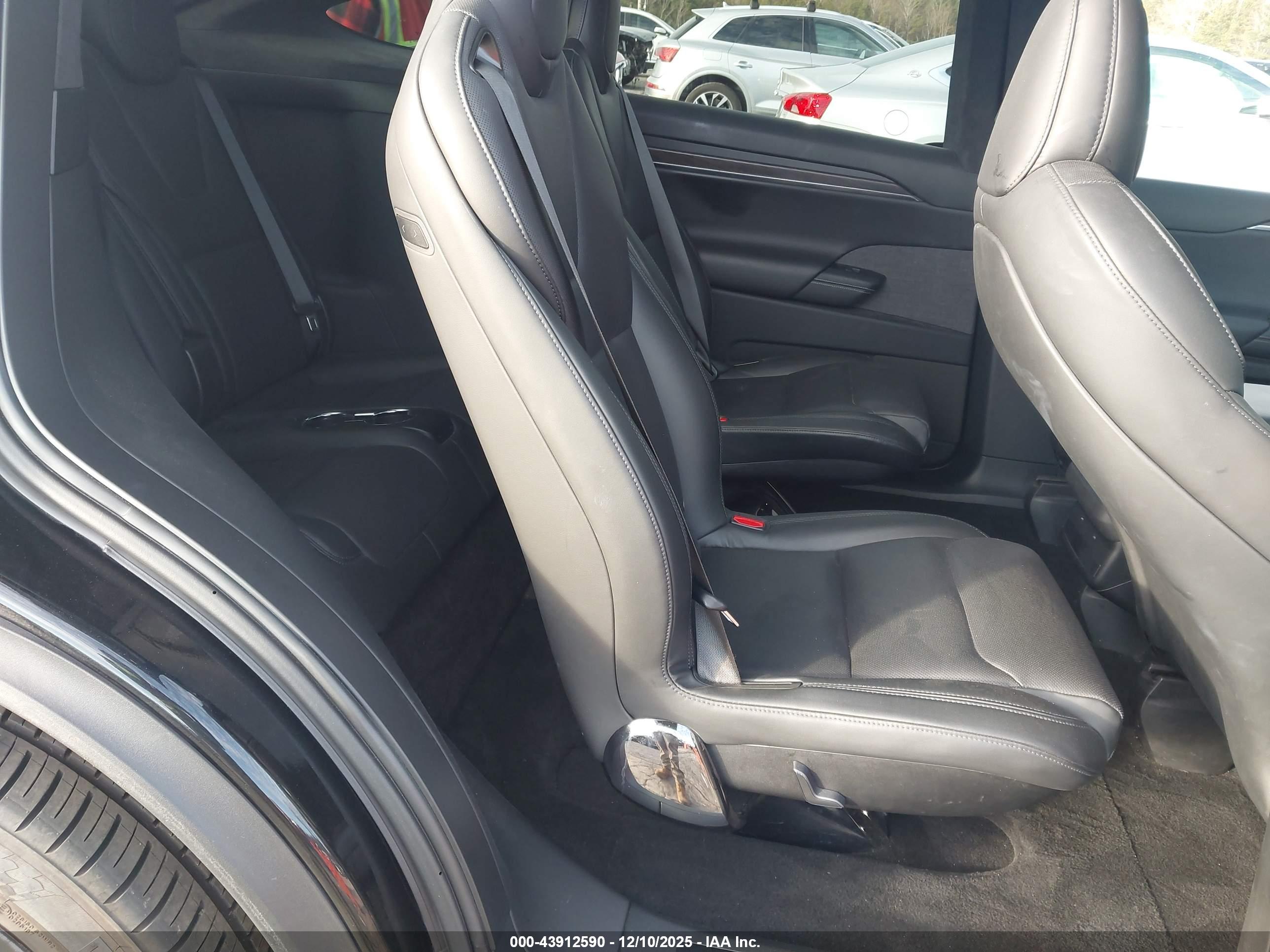 TESLA MODEL image 8