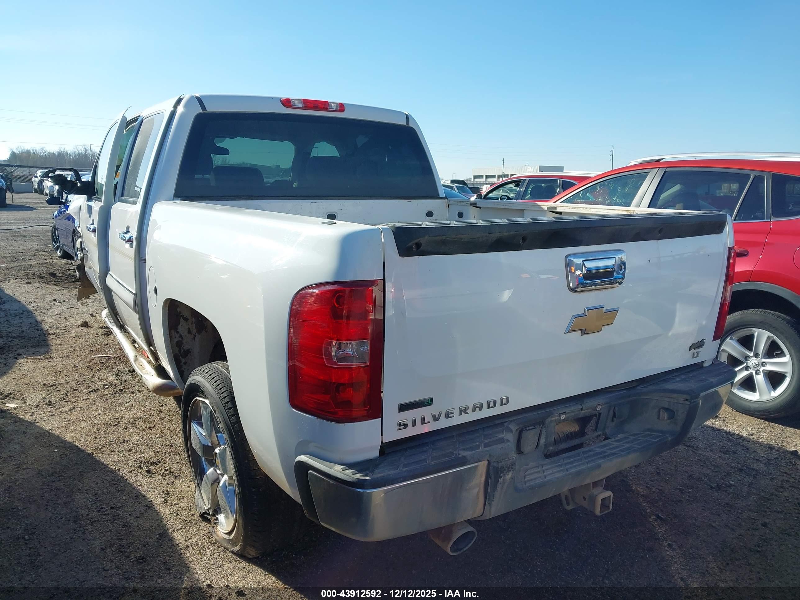 CHEVROLET SILVERADO image 3