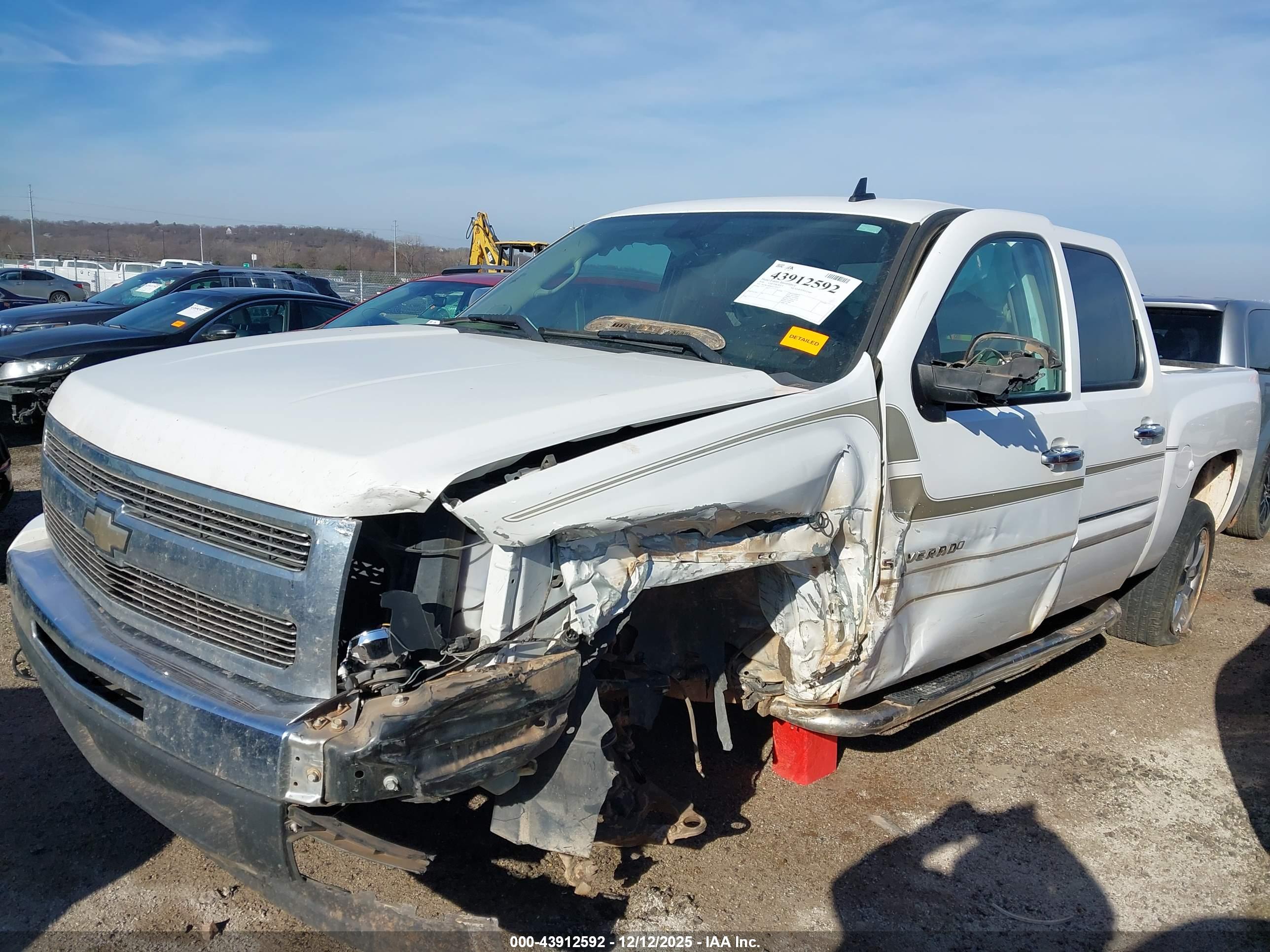 CHEVROLET SILVERADO image 6
