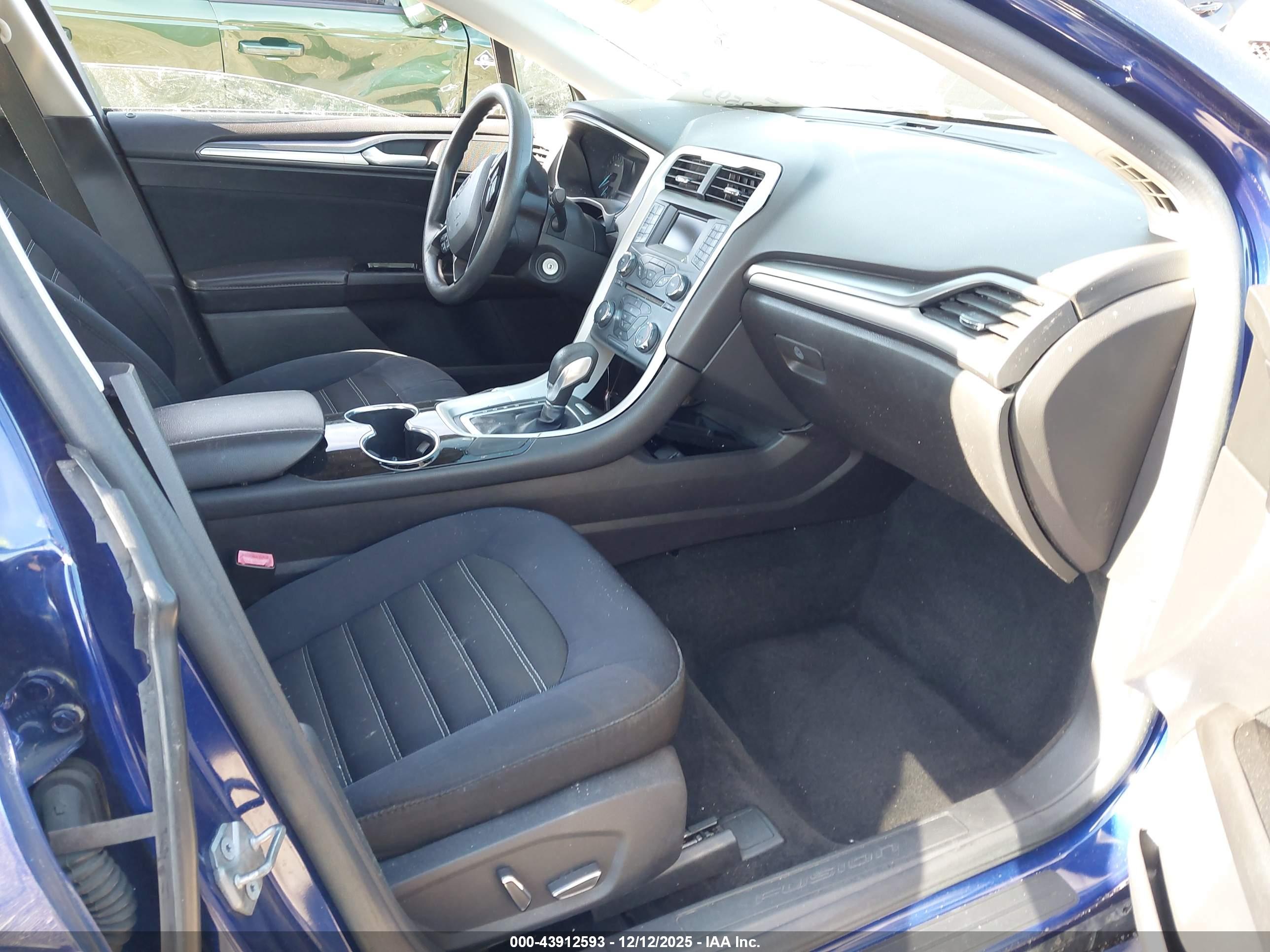 FORD FUSION image 5