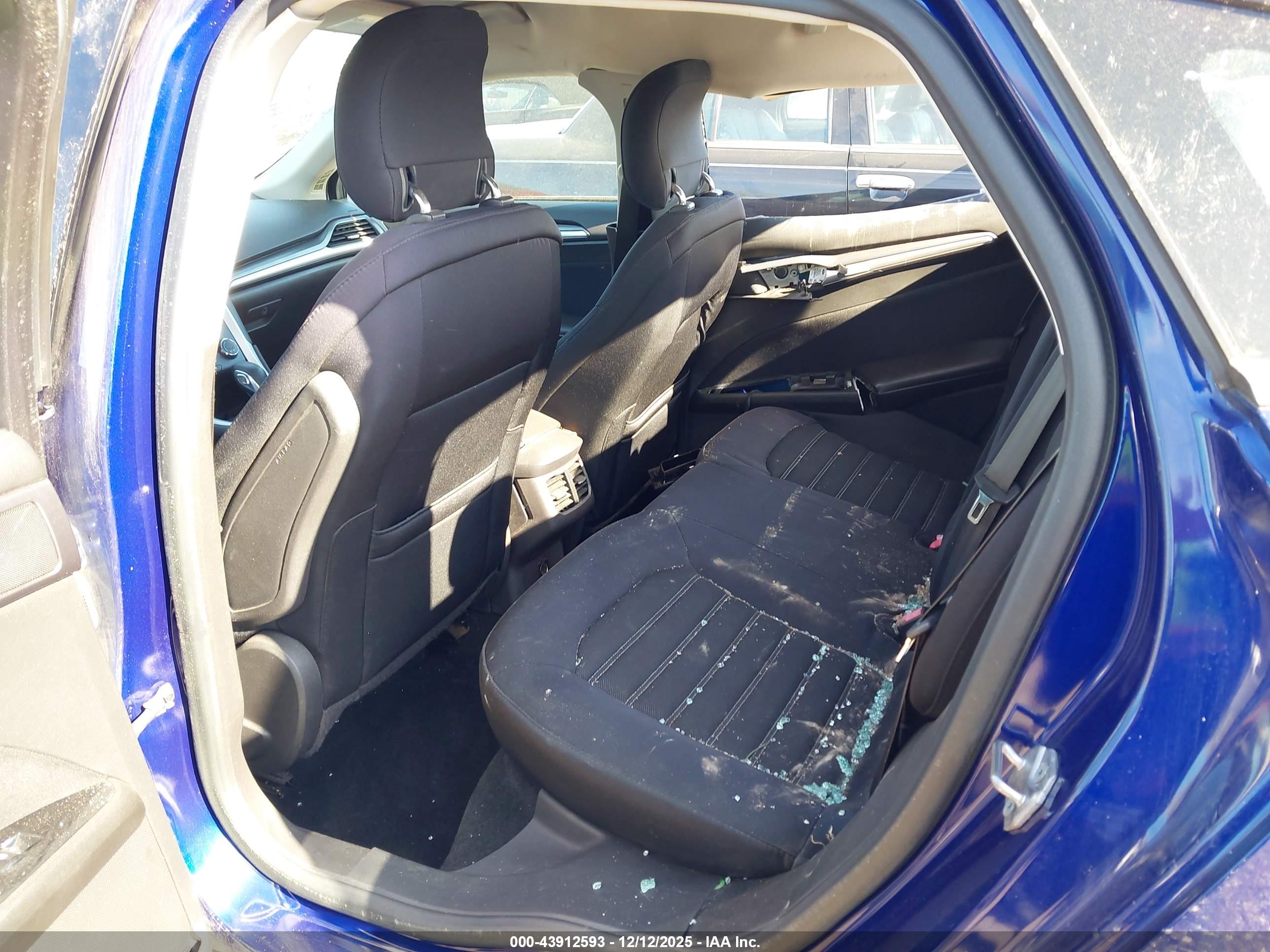 FORD FUSION image 8