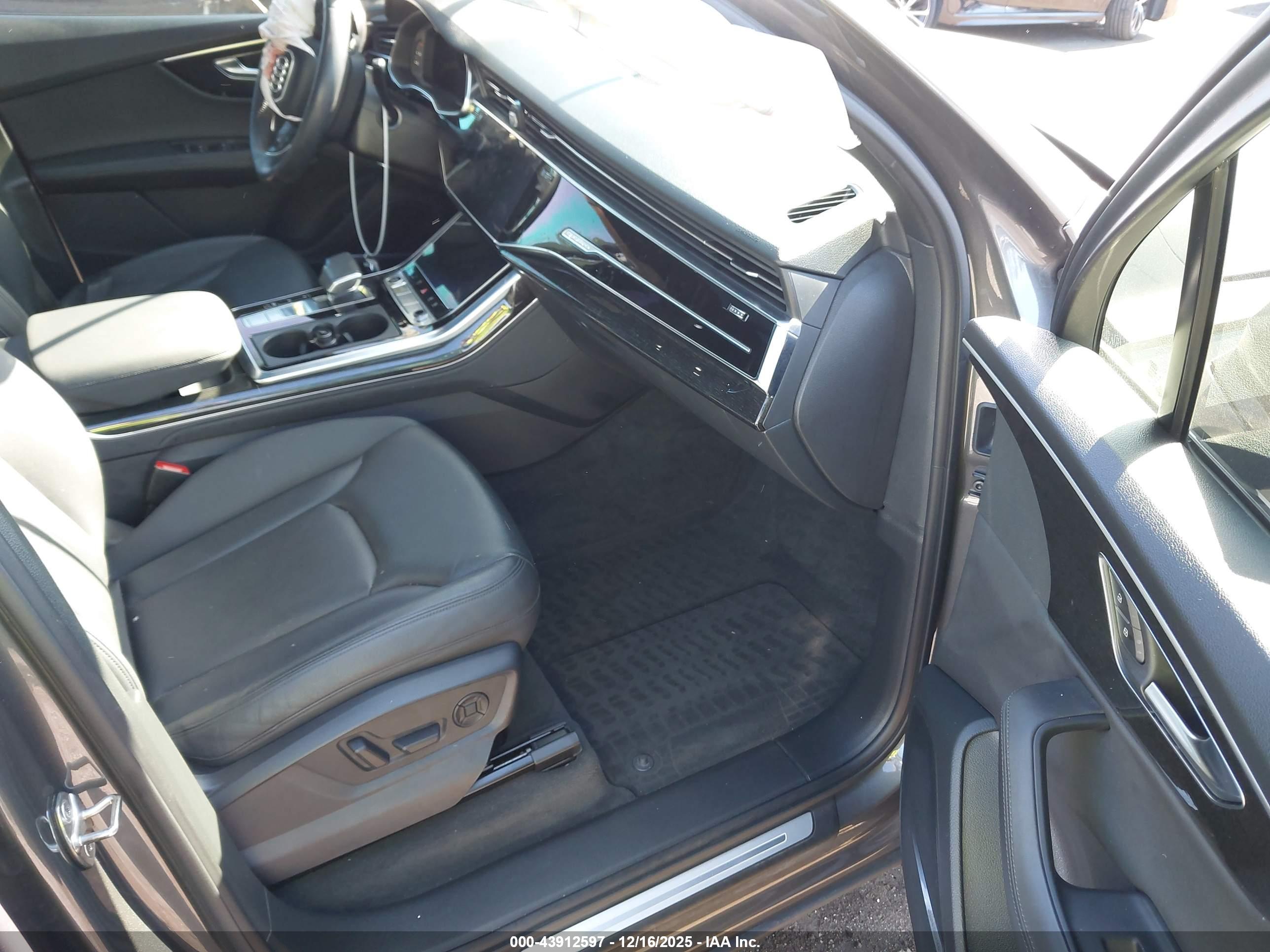 AUDI Q7 image 5