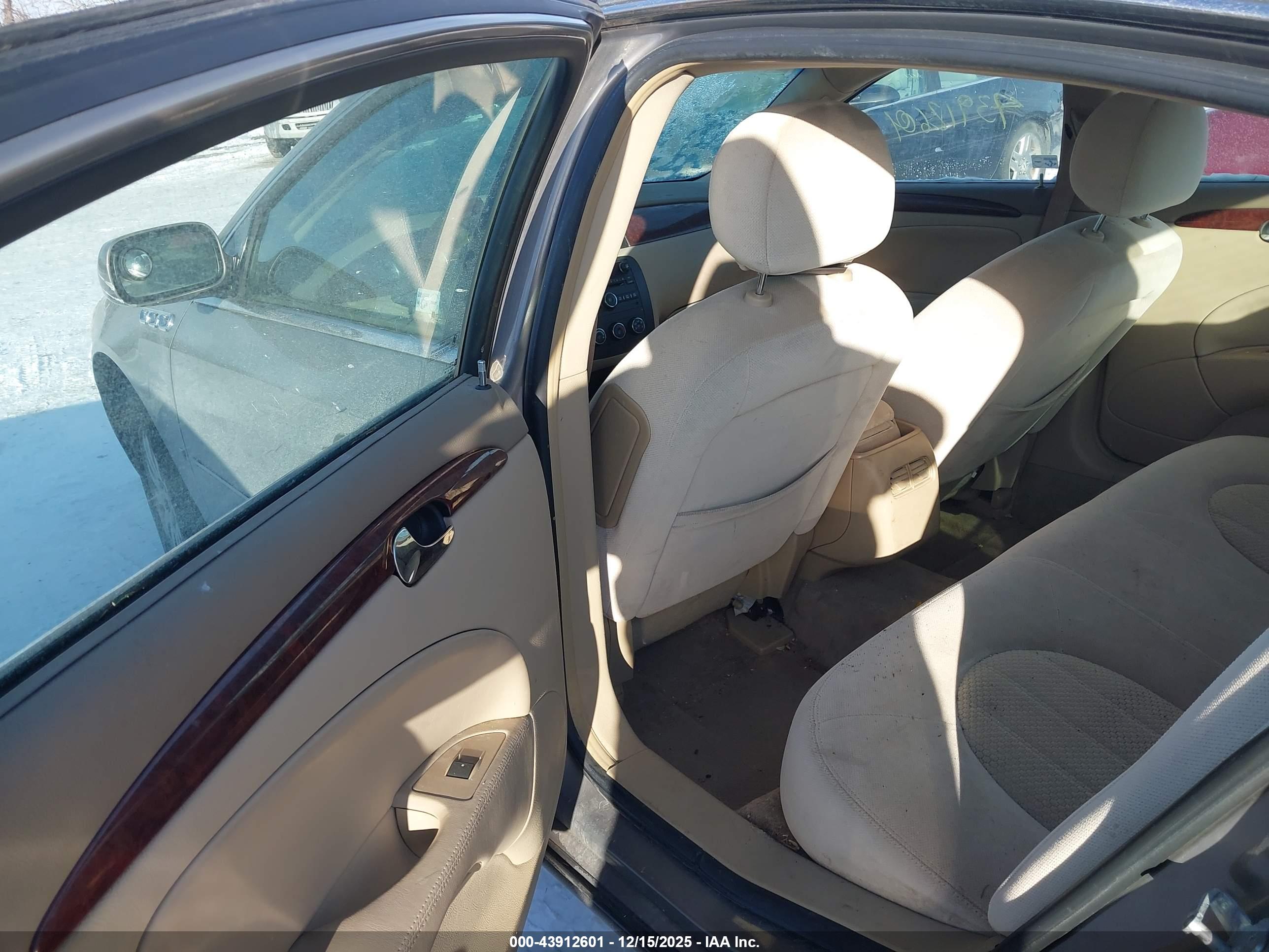 BUICK LUCERNE image 8