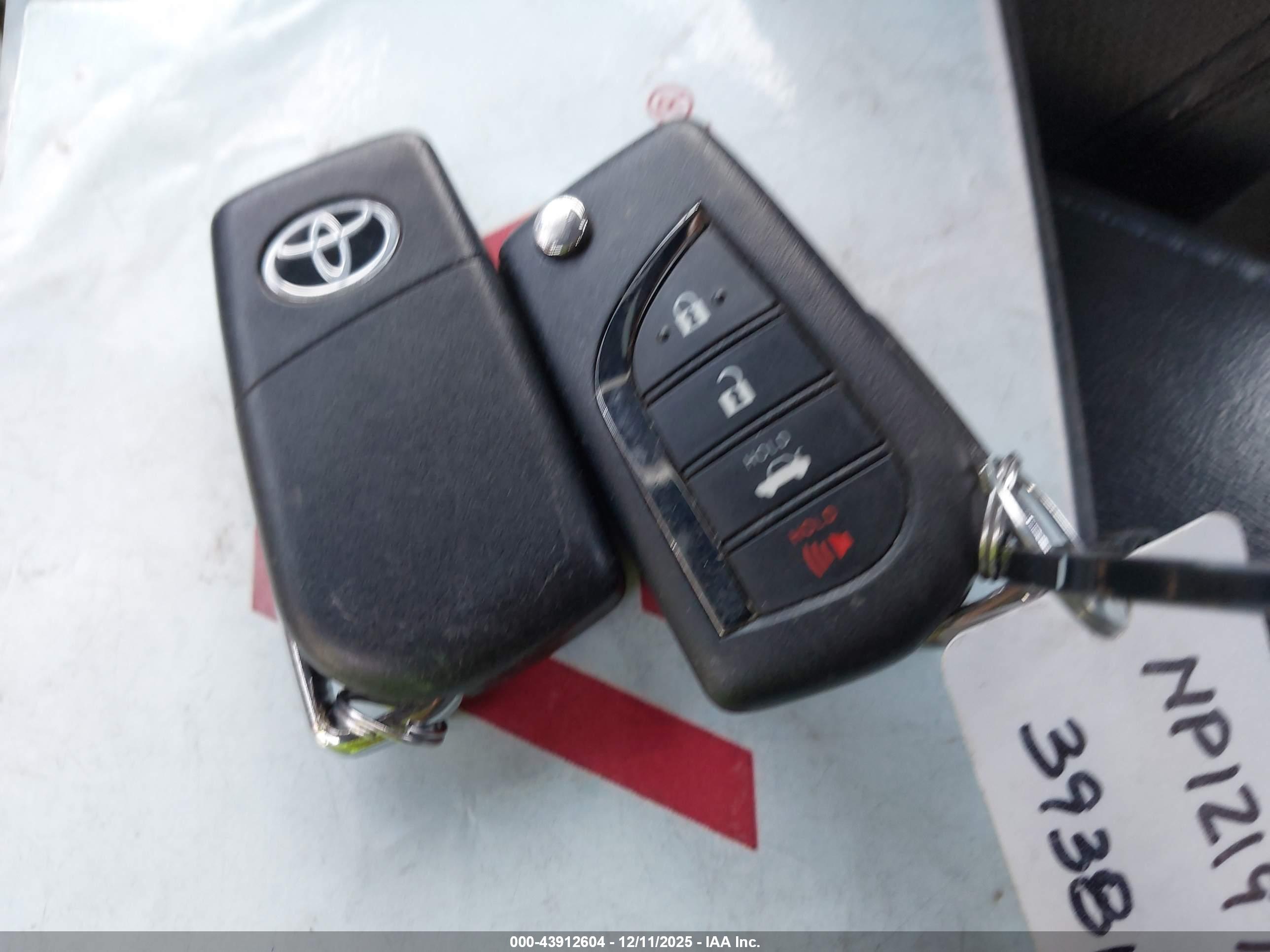 TOYOTA COROLLA image 11