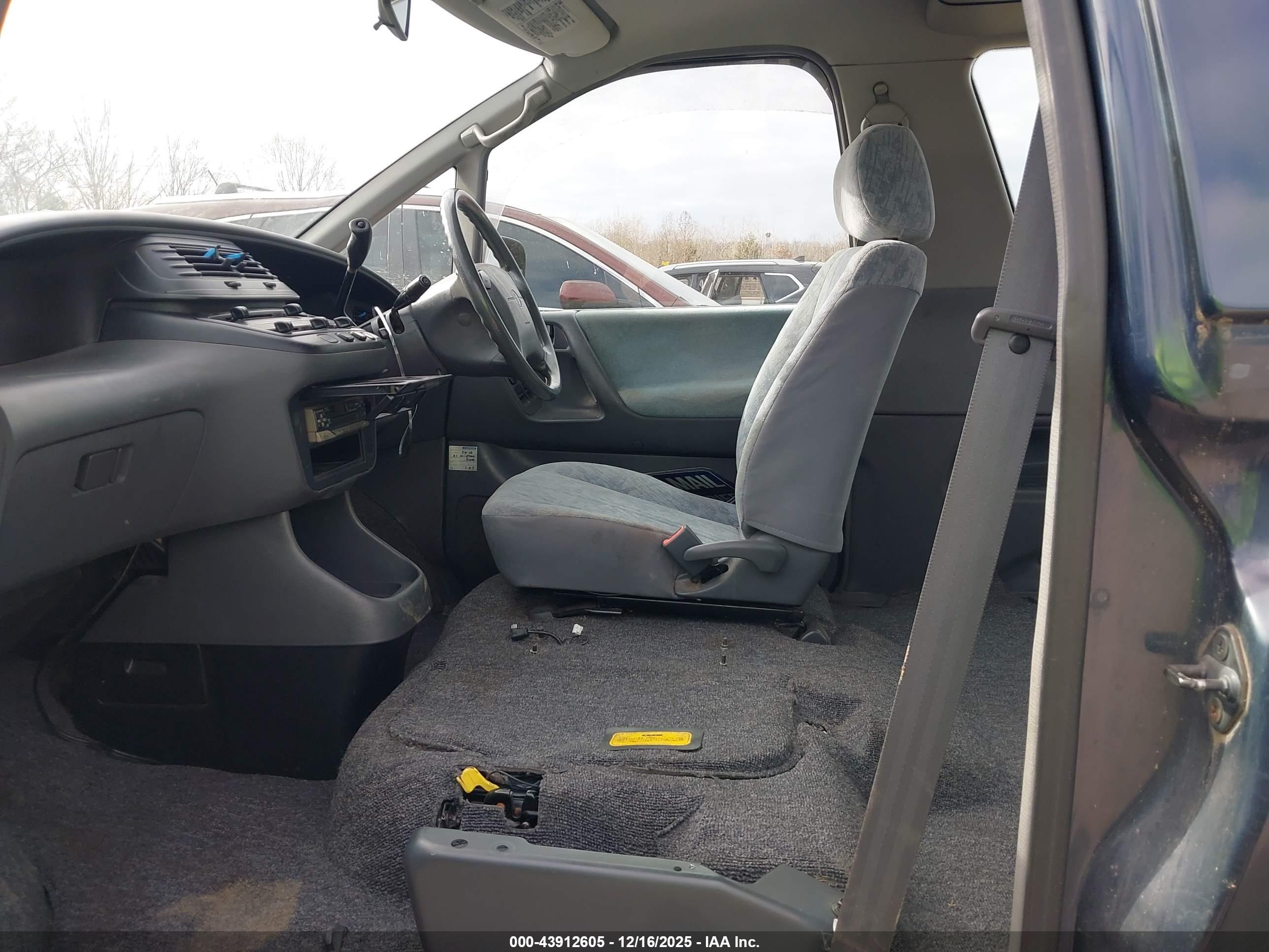 TOYOTA PREVIA image 5