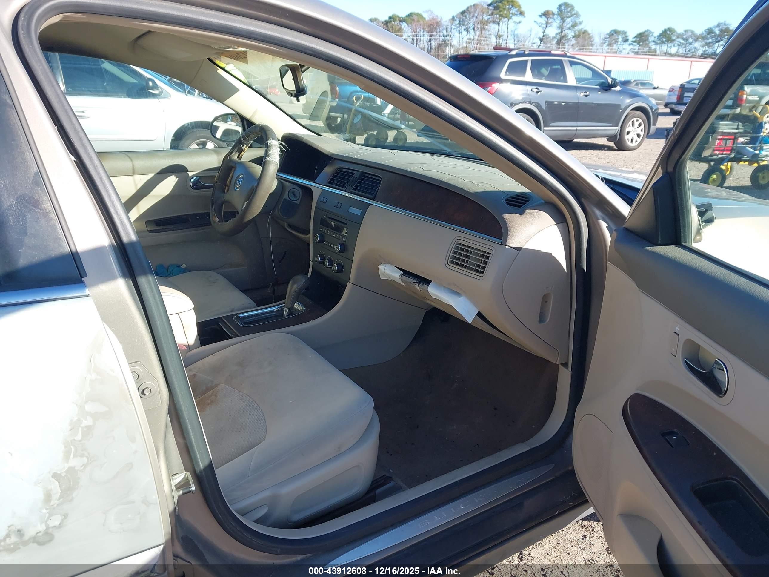 BUICK LACROSSE image 5