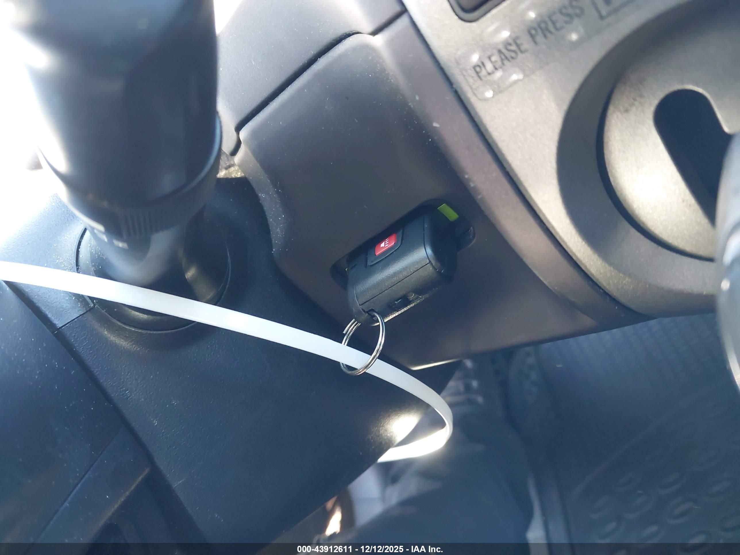 TOYOTA PRIUS image 11