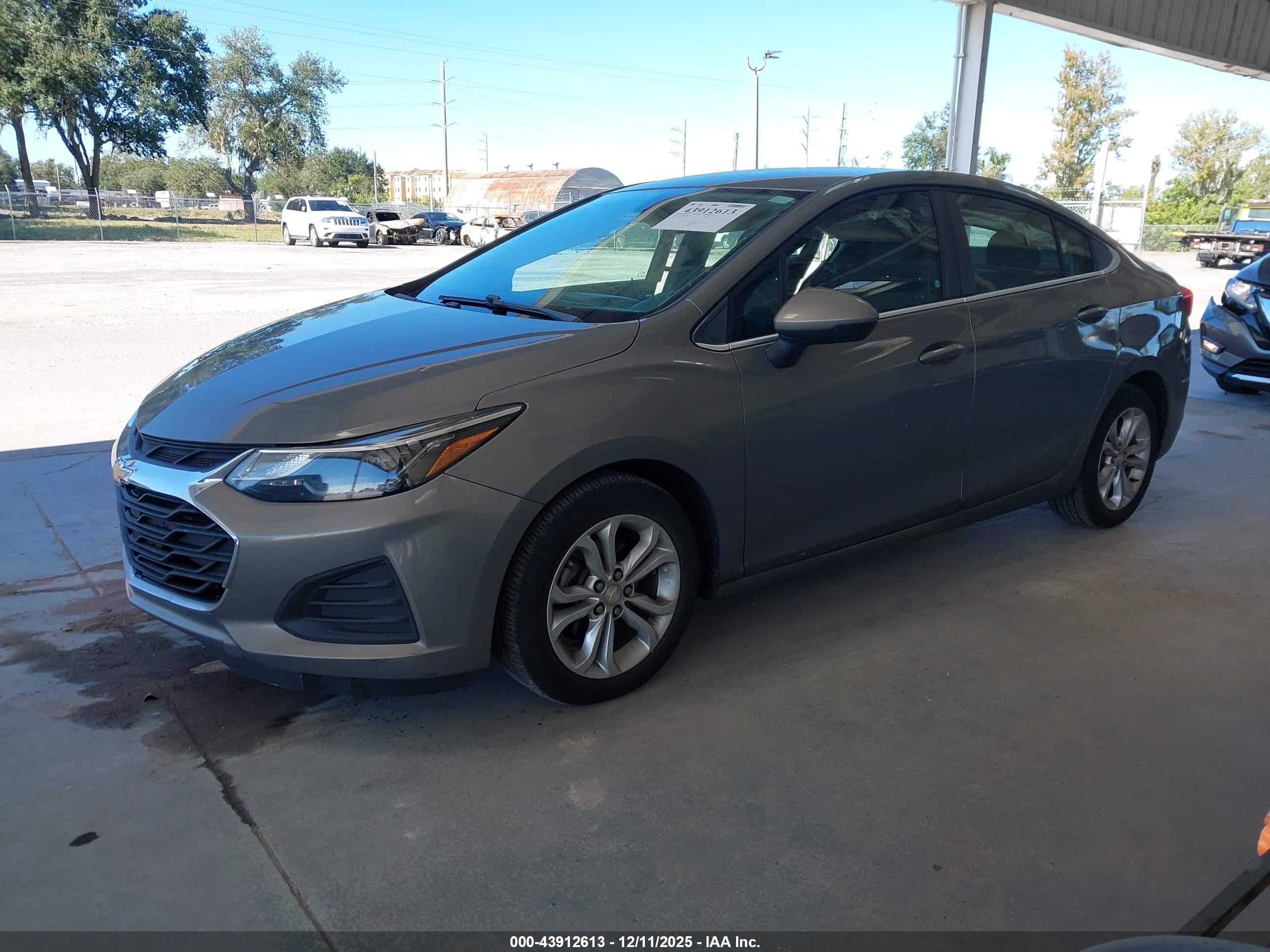 CHEVROLET CRUZE image 2