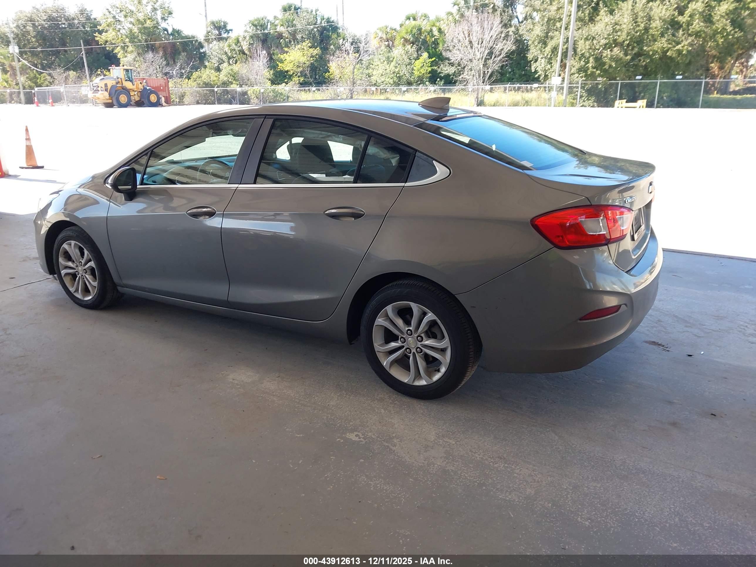 CHEVROLET CRUZE image 3