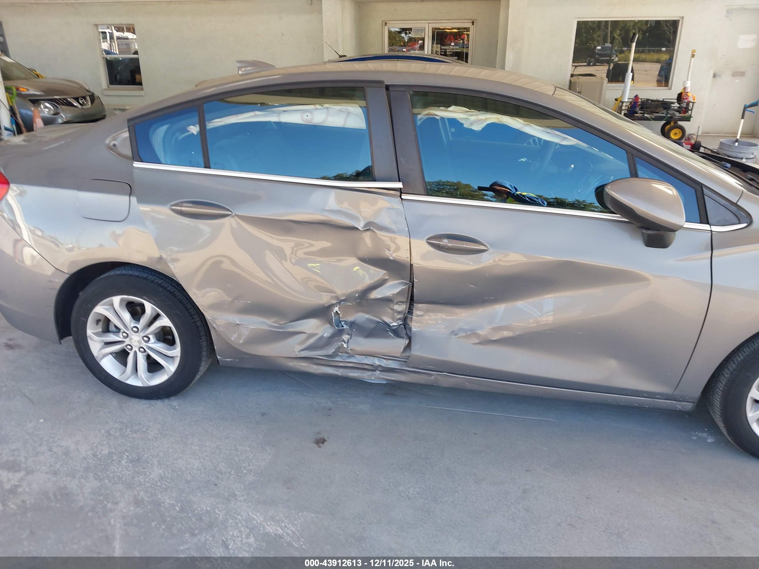 CHEVROLET CRUZE image 6