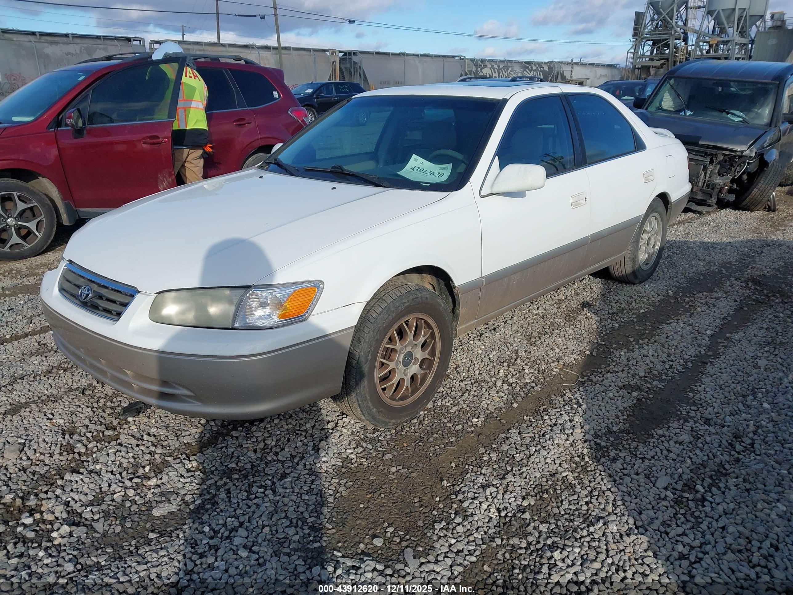TOYOTA CAMRY image 2