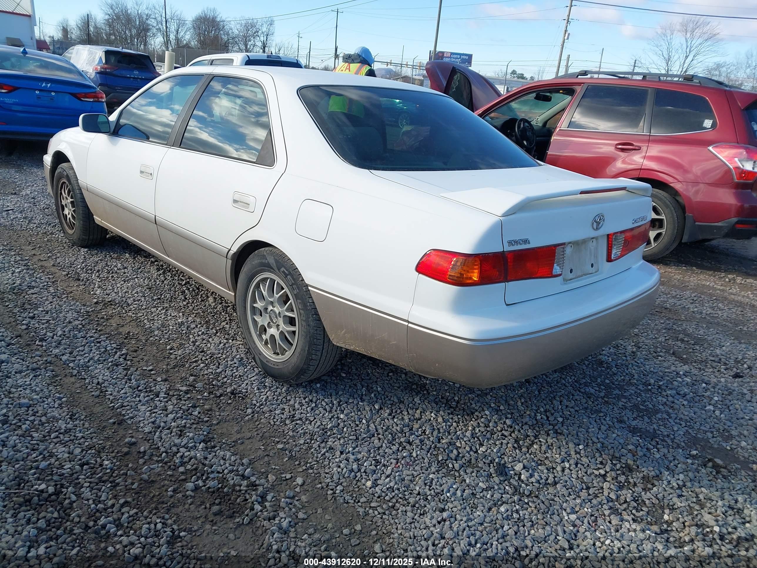 TOYOTA CAMRY image 3