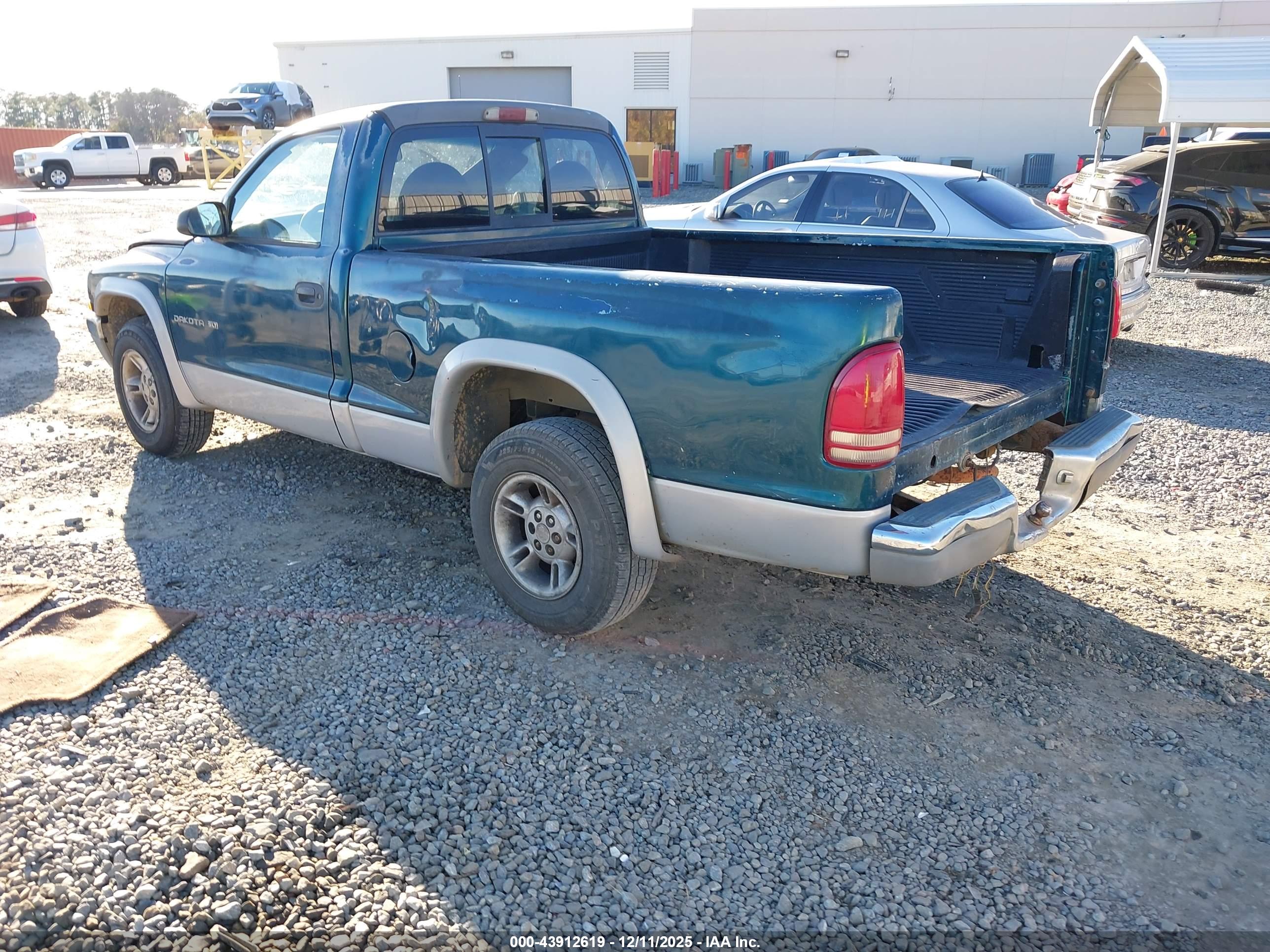 DODGE DAKOTA image 3