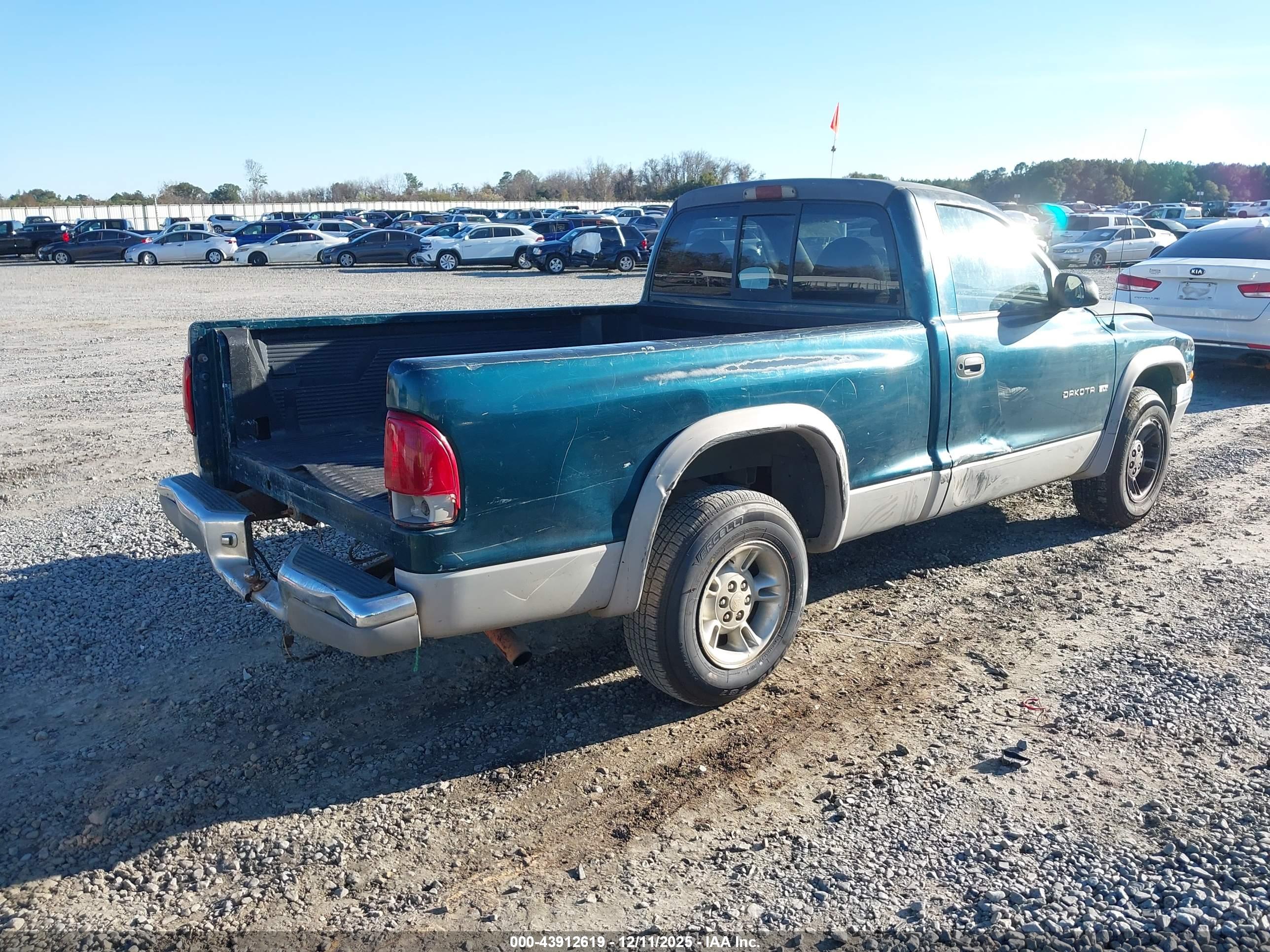 DODGE DAKOTA image 4