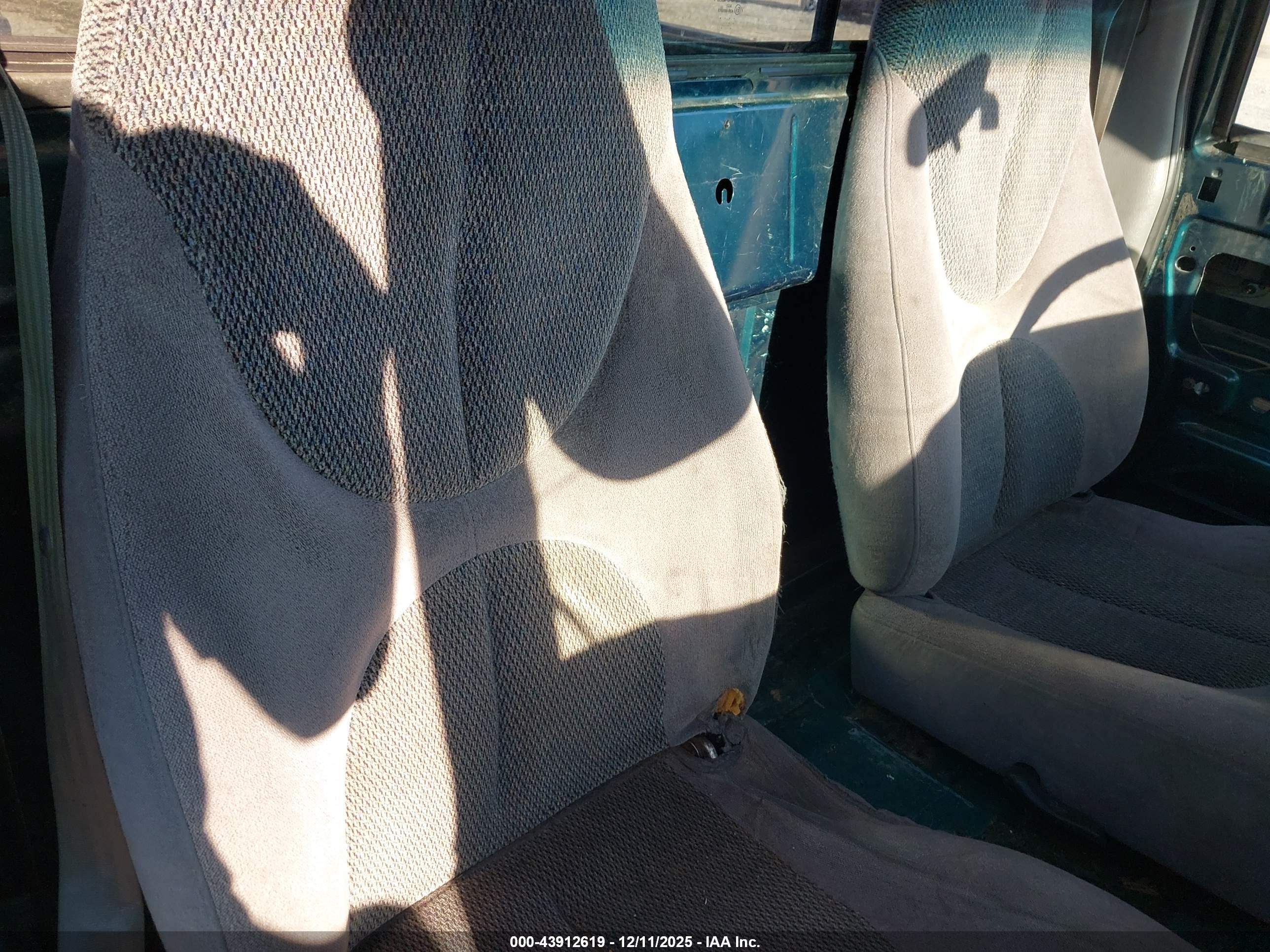 DODGE DAKOTA image 8